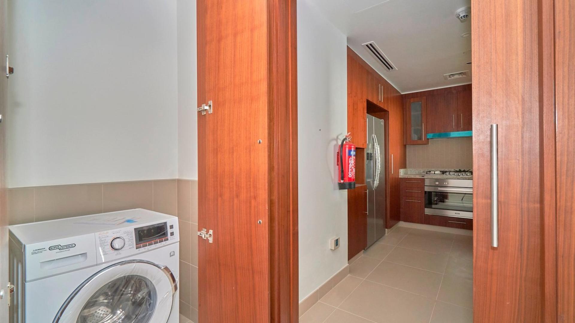 Luxurious Downtown Dubai apartment with floor-to-ceiling windows and city view for rent