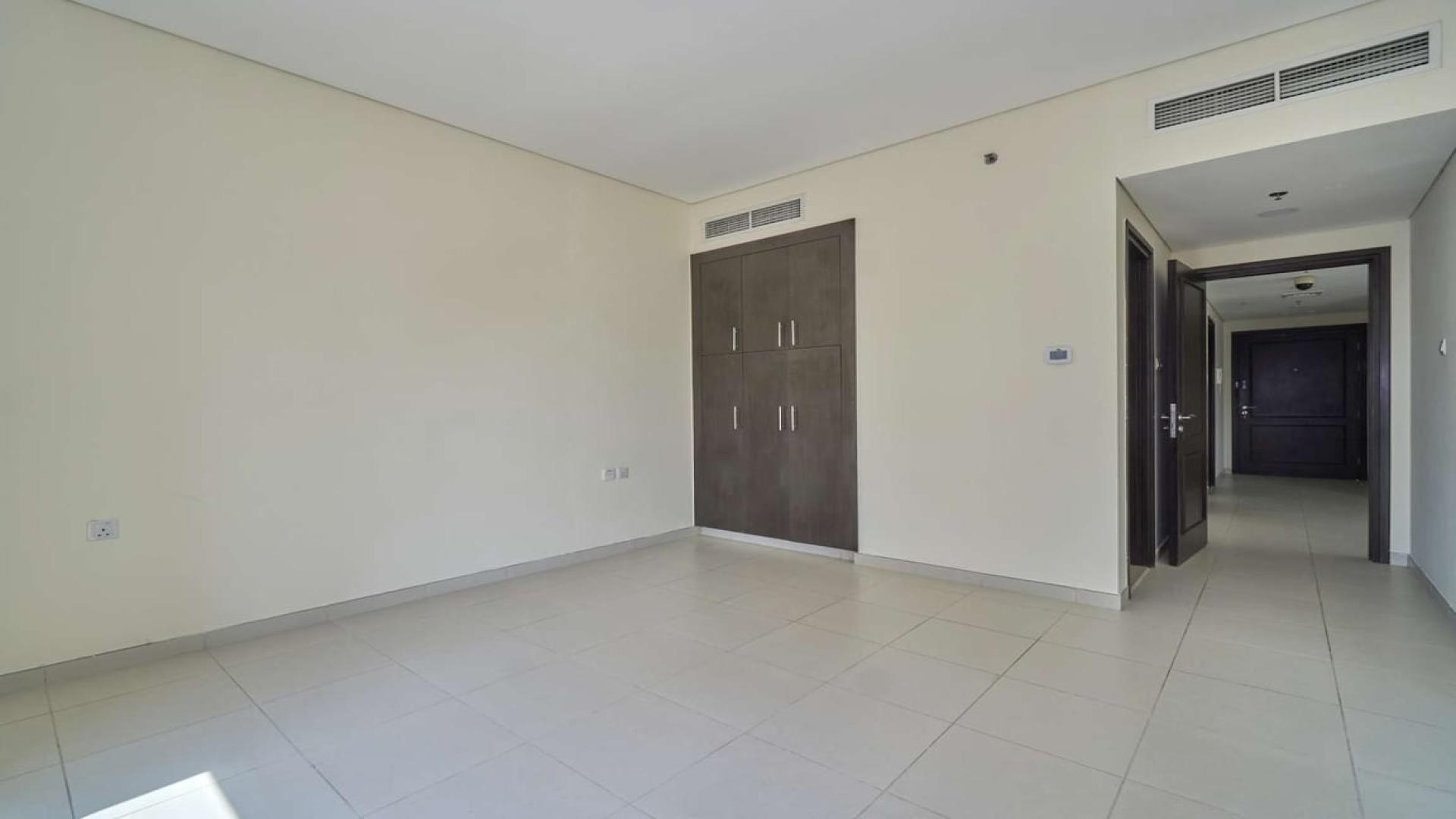 Luxurious balcony view of Dubai Marina from Royal Oceanic apartment for rent