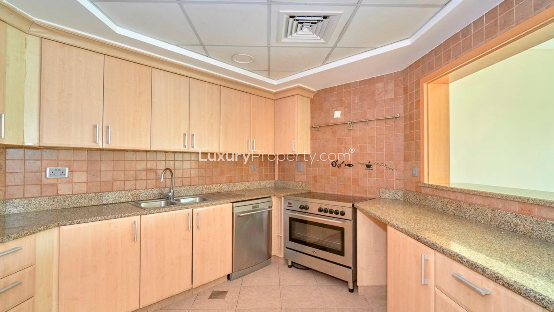 Spacious balcony with park views in Shoreline Apartments, Palm Jumeirah, Dubai