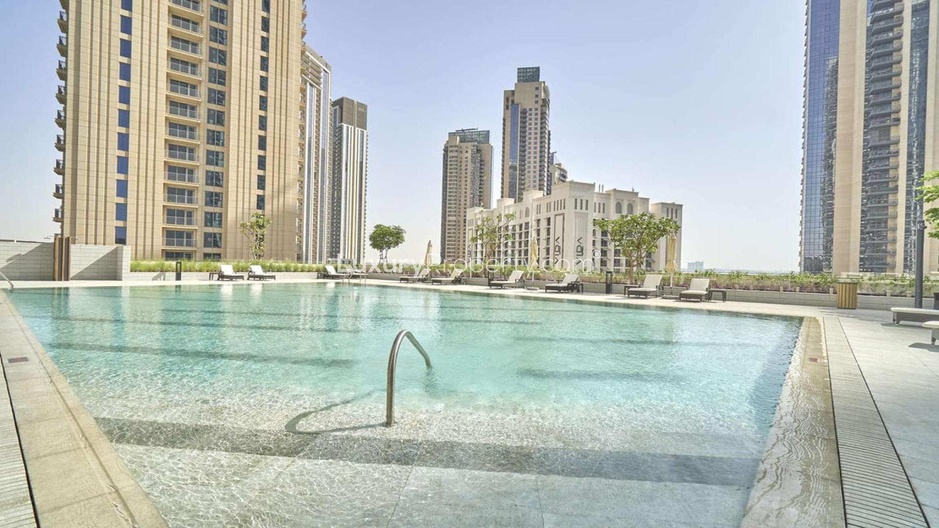 Luxurious 2-bedroom apartment in Creek Horizon, Dubai Creek Harbour, stunning skyline view