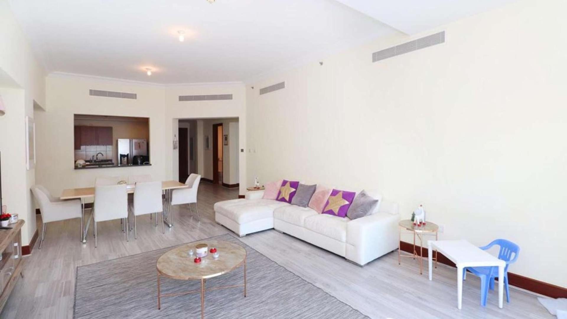 Living room of 2-bedroom apartment for rent in Palm Jumeirah’s Golden Mile