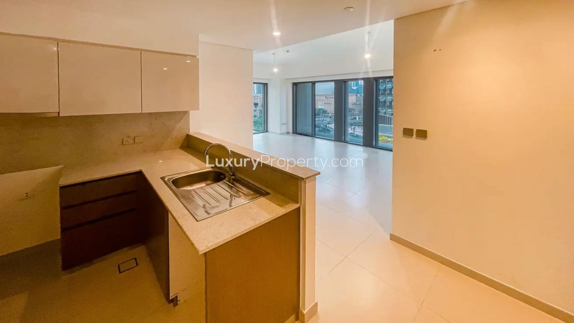 Modern kitchen in well-maintained apartment, Burj Royale, Downtown Dubai, available for rent