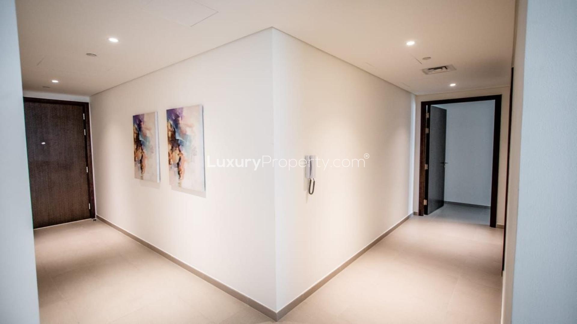 Modern kitchen in 2-bedroom apartment, BLVD Heights Tower 1, Downtown Dubai