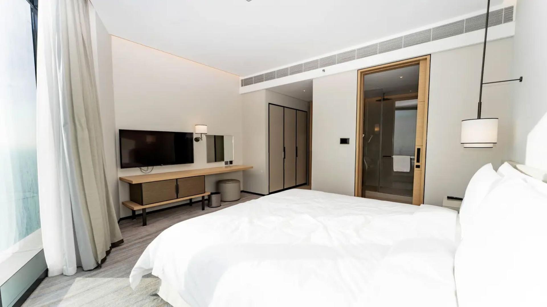 Luxurious bedroom with sea view in Jumeirah Beach Residence apartment, The Address Jumeirah Resort