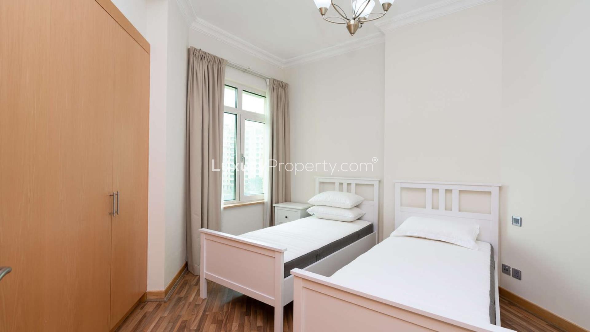 Spacious living room in refurbished 2-bedroom apartment, Al Hatimi, Palm Jumeirah, for sale