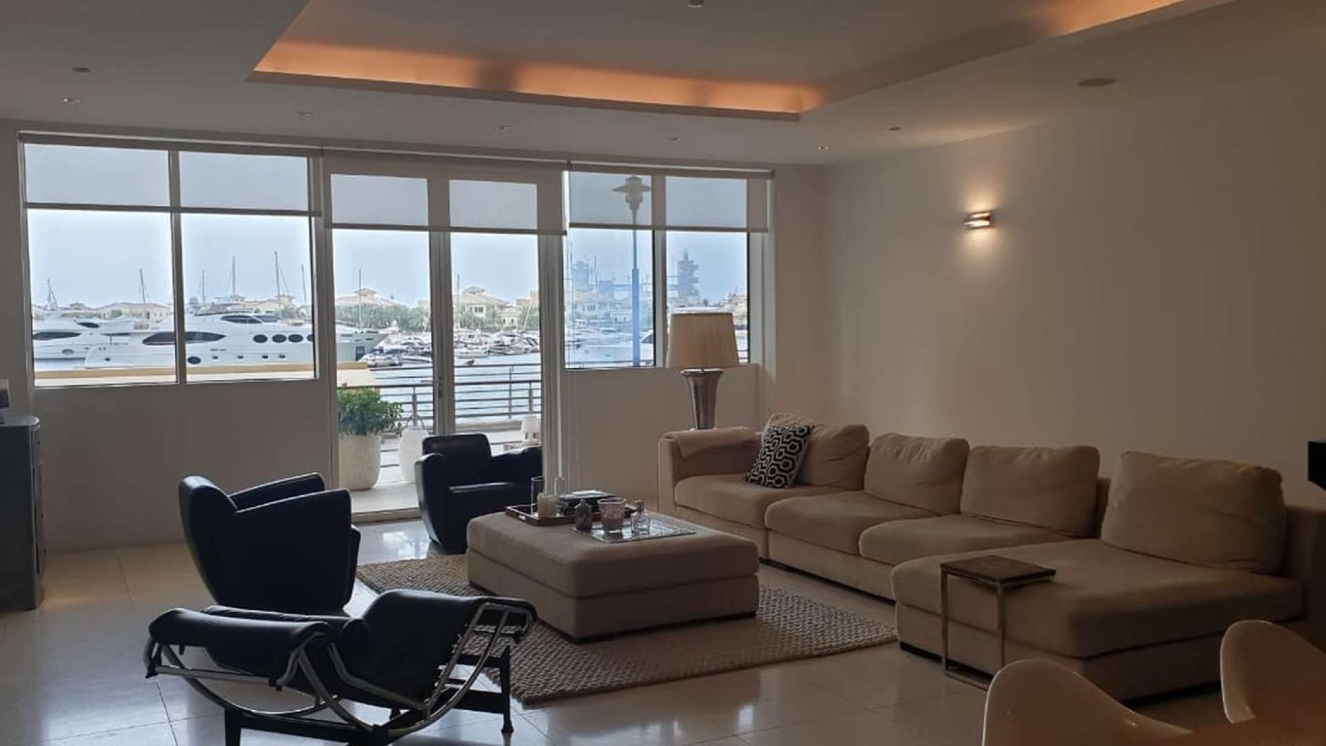 Spacious living room in Tiara Residence apartment, Palm Jumeirah, with modern decor and sea views