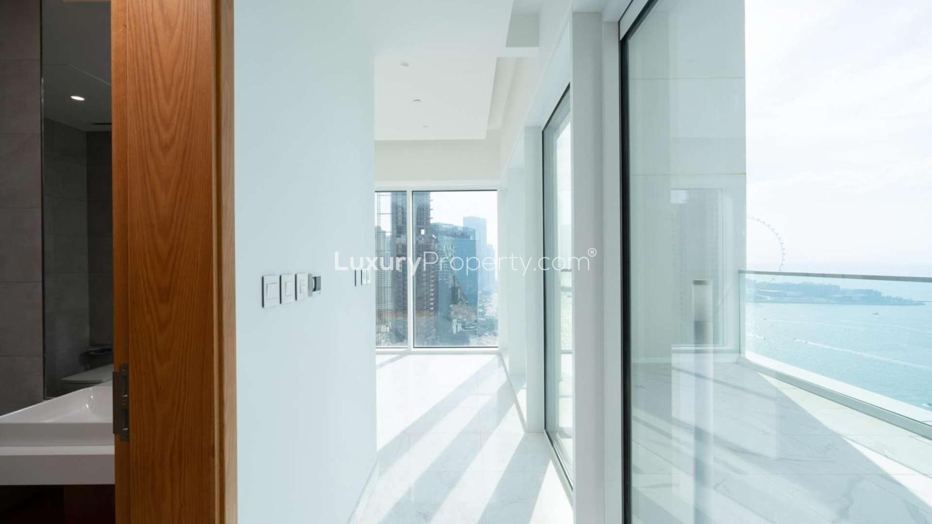 Bright hallway with sea view in 2-bedroom apartment, One JBR, Dubai