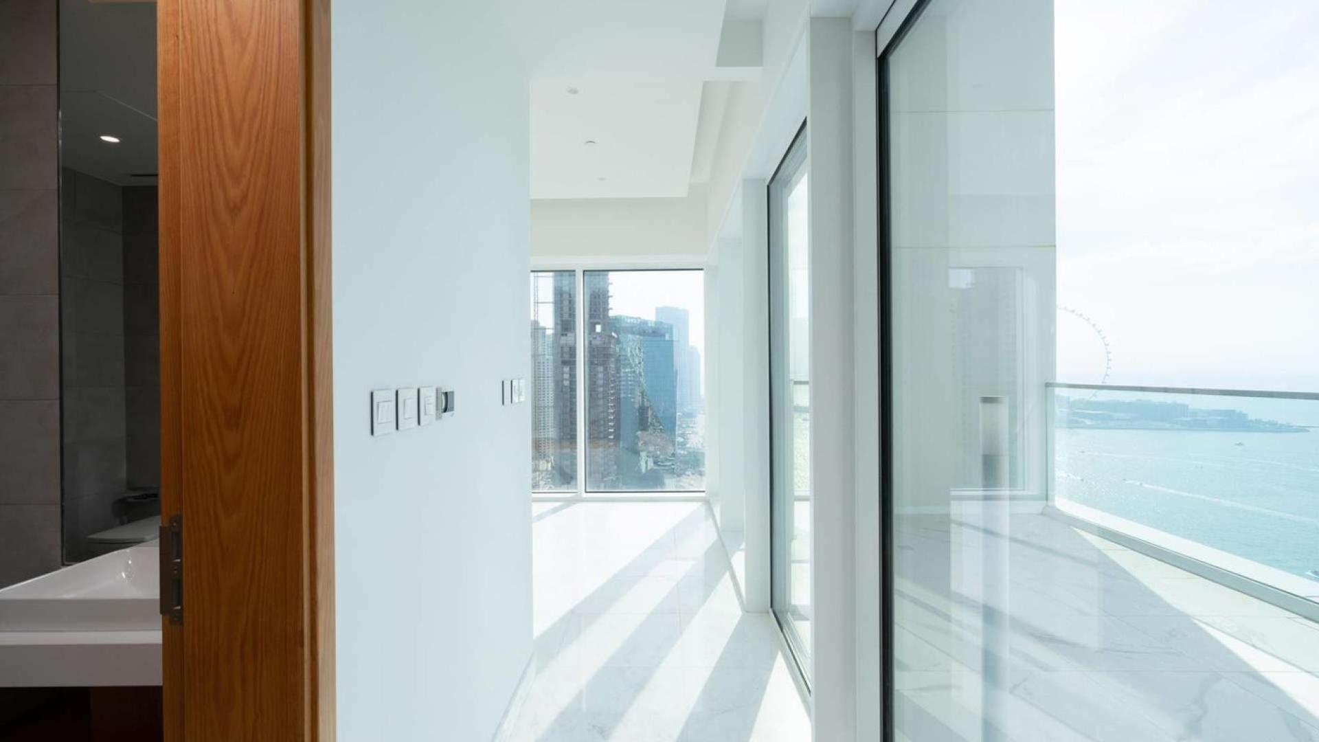 Bright hallway with sea view in 2-bedroom apartment, One JBR, Dubai