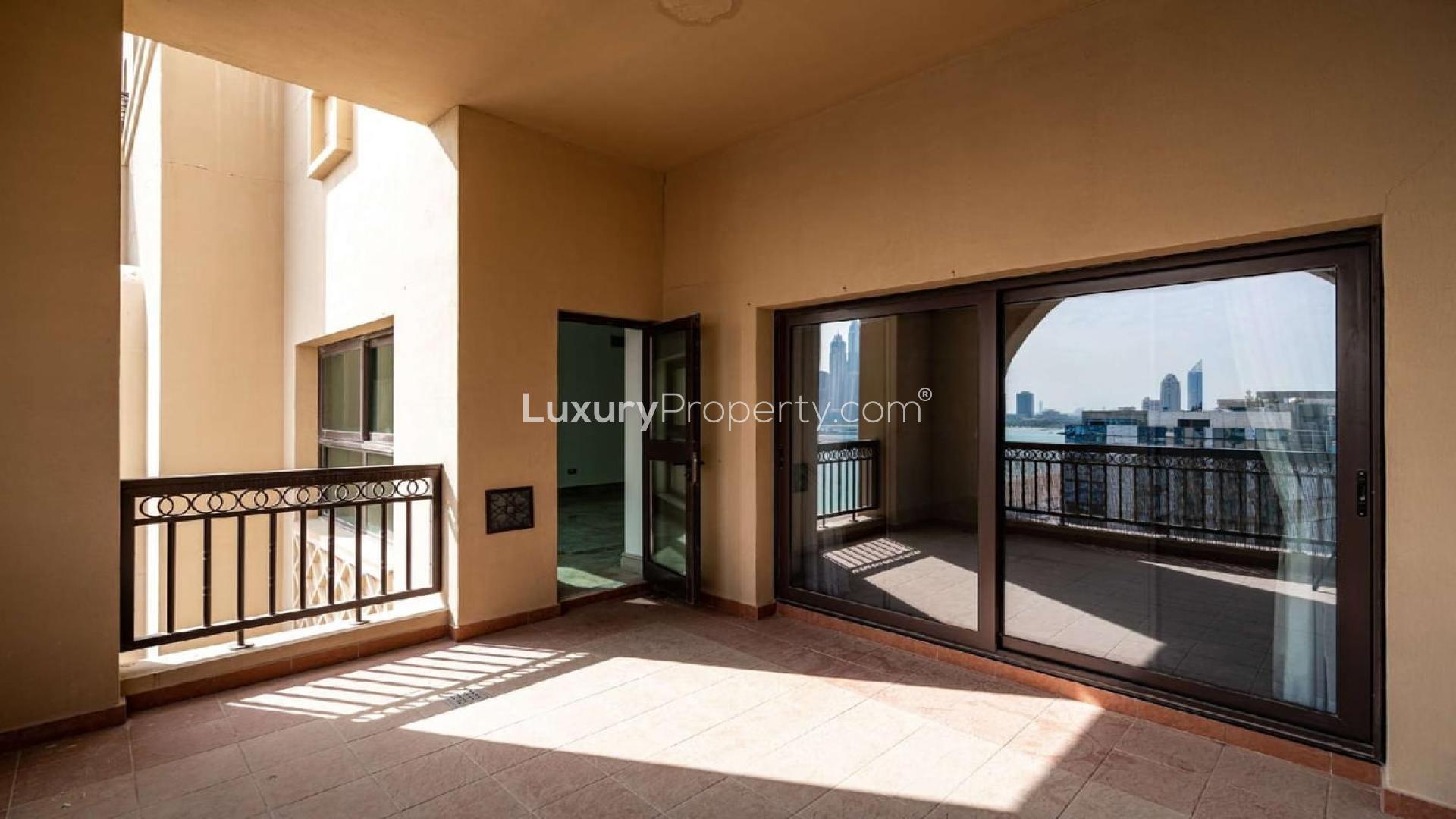 Corner apartment with sea and wheel view, high floor, Palm Jumeirah, Fairmont Residences