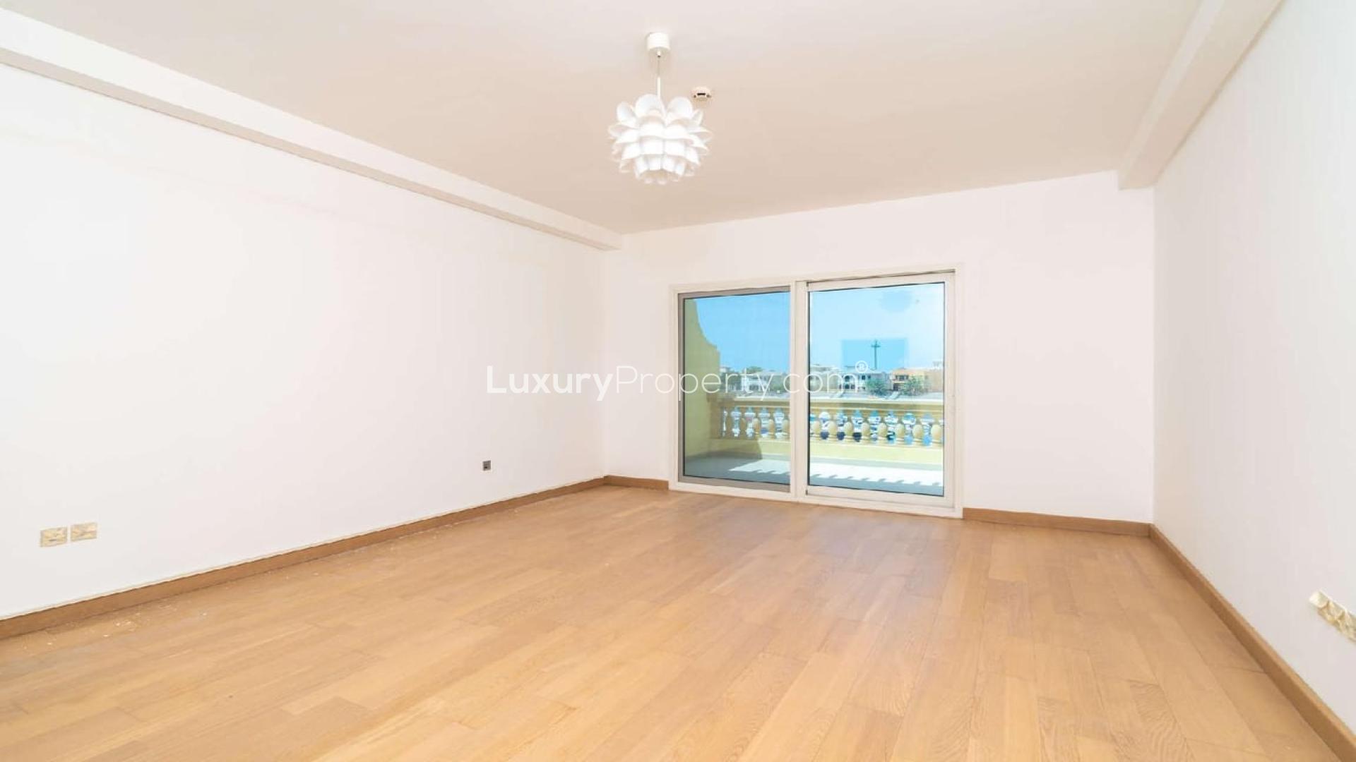 Covered terrace with sea views in Palm Jumeirah townhouse for rent