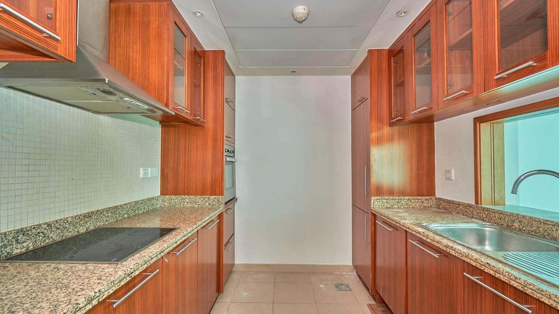 Dubai Marina apartment with Marina Promenade view, high-rise building near waterfront, for sale