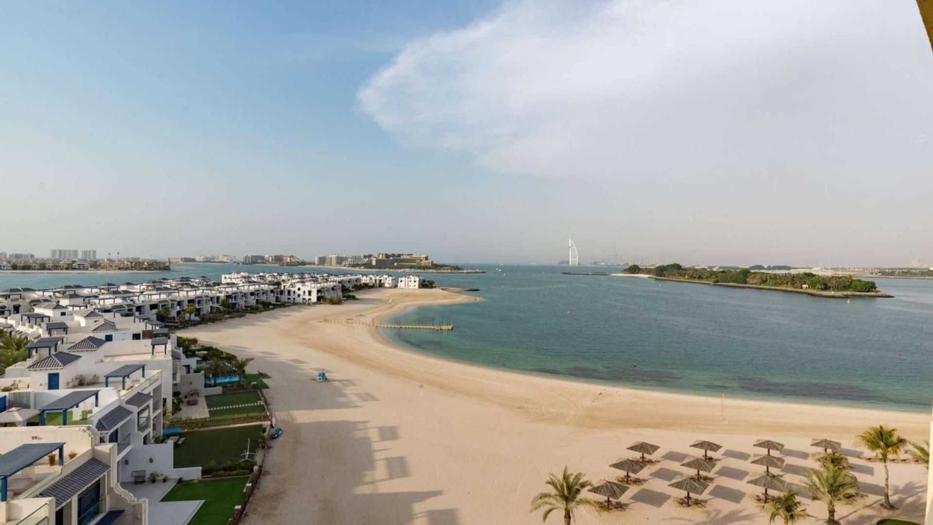 Breathtaking sea view from 2-bedroom apartment in Shoreline Apartments, Palm Jumeirah, for sale