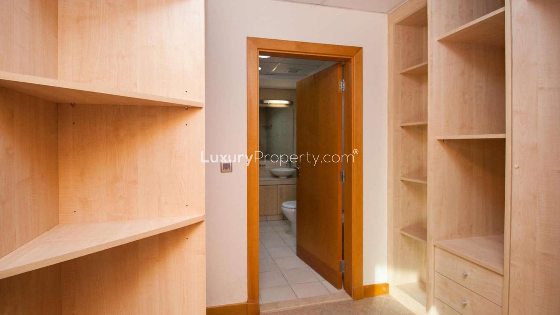 Bright living room with balcony, high floor, park view, Shoreline Apartments, Palm Jumeirah