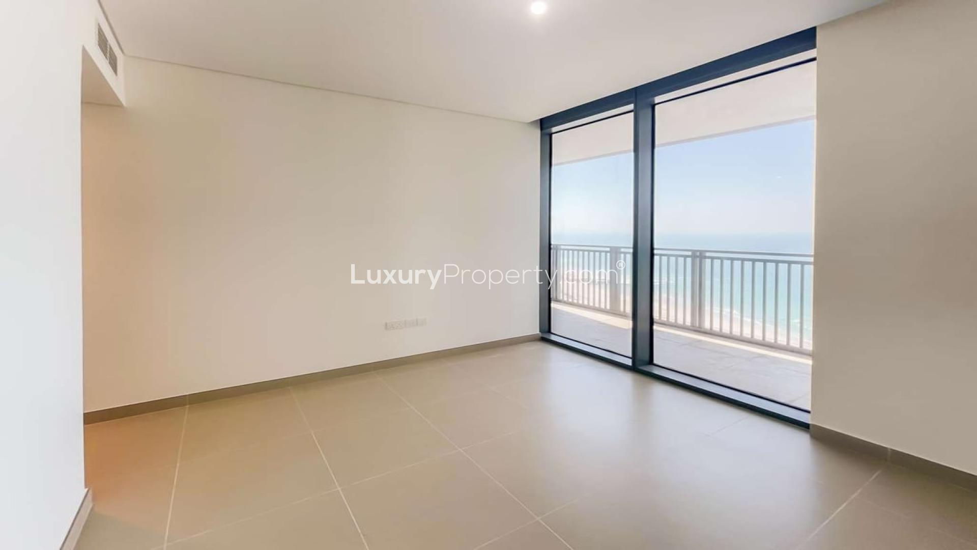 "Spacious balcony with stunning sea views in Dubai Marina apartment for sale, Ref LP10756.","Bright room with sea view balcony in Dubai Marina apartment for sale, Ref LP10756.","Stunning sea view from balcony of Dubai Marina apartment for sale in 5242 community.",Brand new Dubai Marina apartment with sea views, spacious living area, large windows