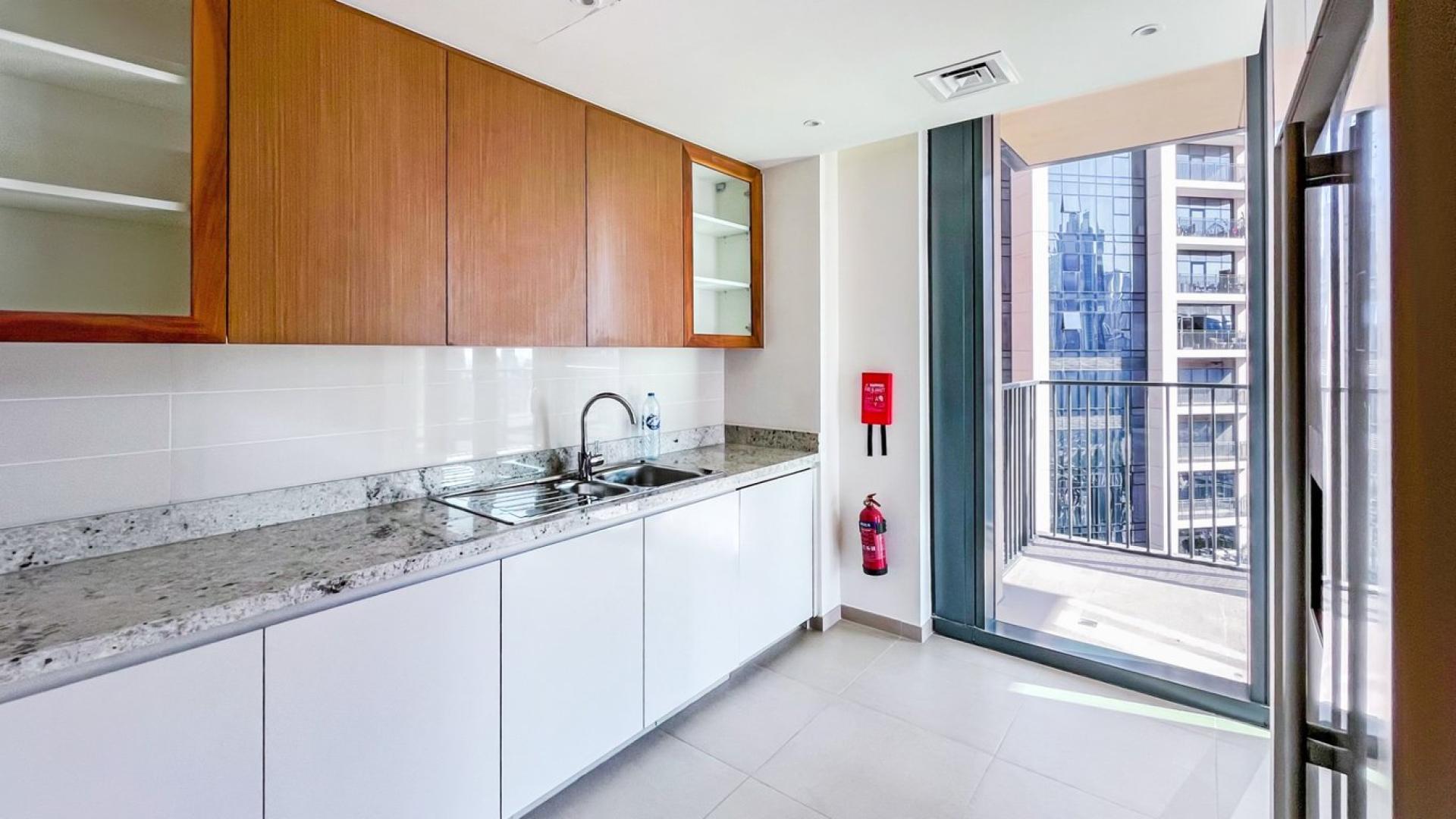 Modern kitchen in 2-bed apartment, BLVD Heights Tower 2, Downtown Dubai - sleek design