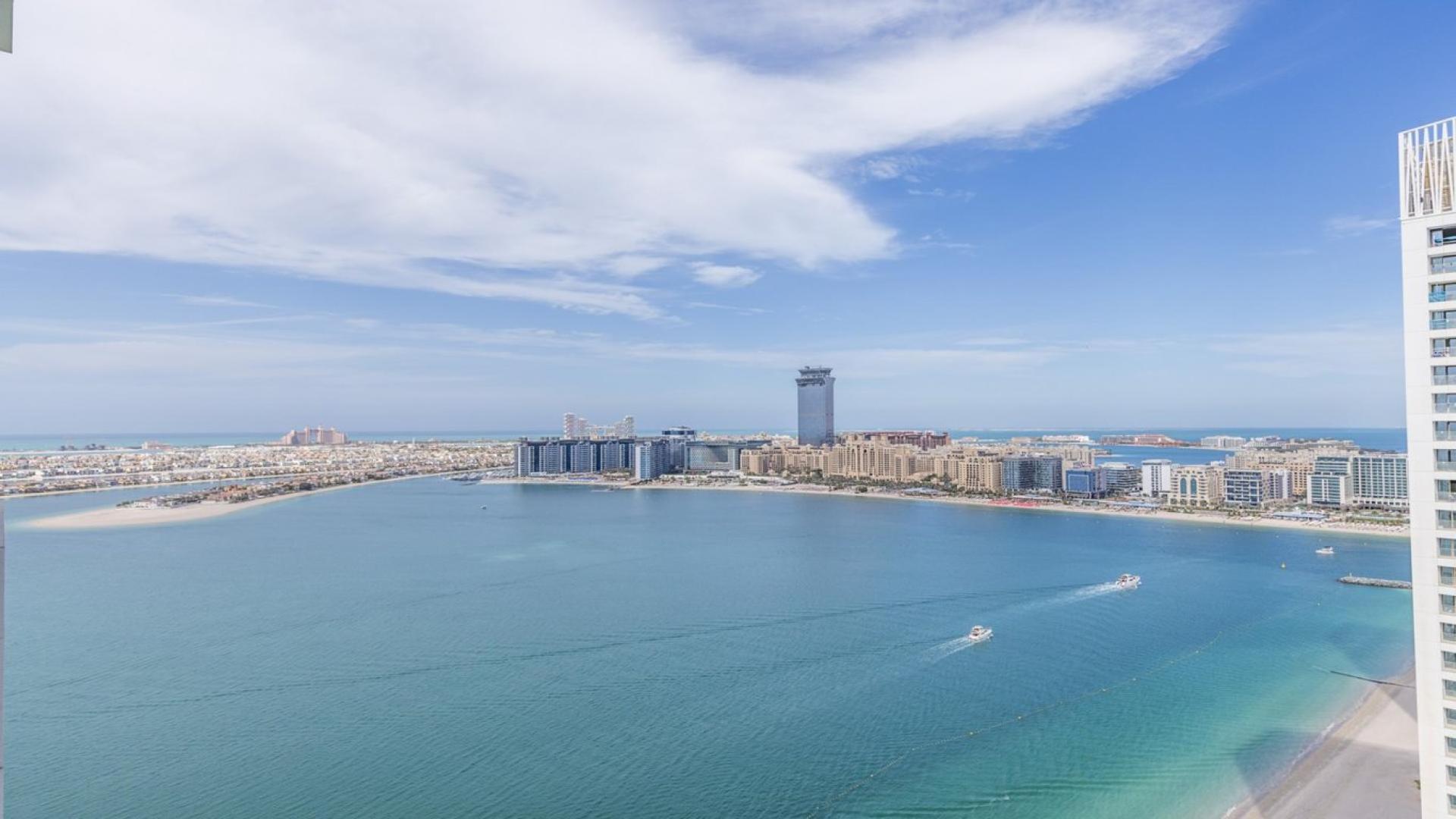 Luxurious open-plan living area in 2-bedroom apartment at Emaar Beachfront, Dubai Harbour