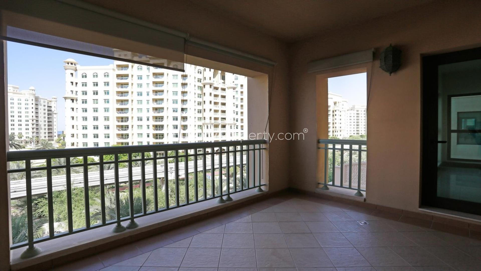 Elegant, spacious living room in park-facing 2-bedroom apartment, Golden Mile, Palm Jumeirah