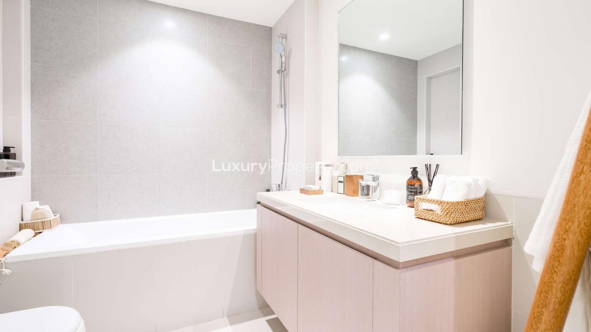 Modern kitchen in 2-bedroom townhouse, Urbana, Emaar South, Dubai South. Stainless appliances, sleek design