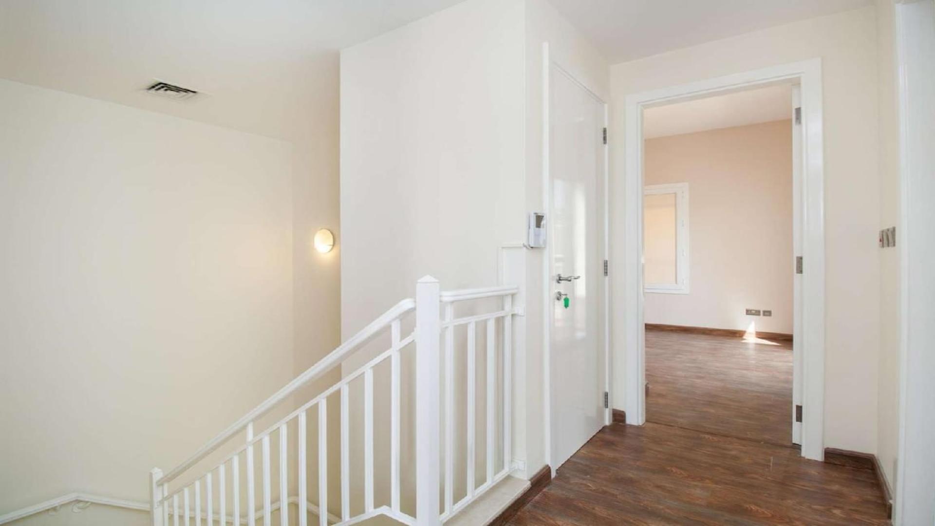 Bright living area in fully upgraded 2-bedroom villa, Maeen, The Lakes for rent