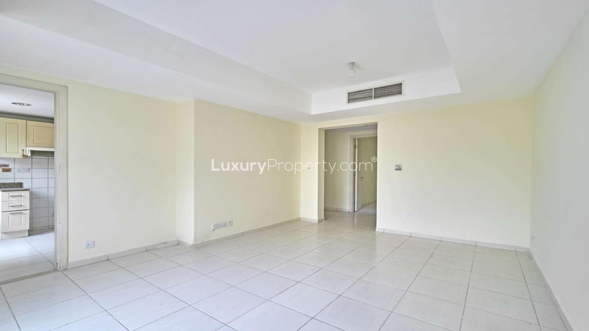 Exterior view of townhouse garden in Springs 14 community, available for rent