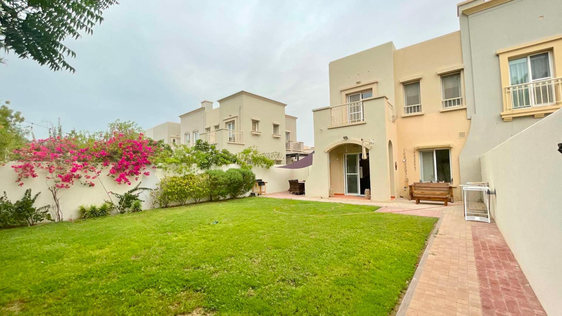 Corner unit villa with lush garden for rent in The Springs community