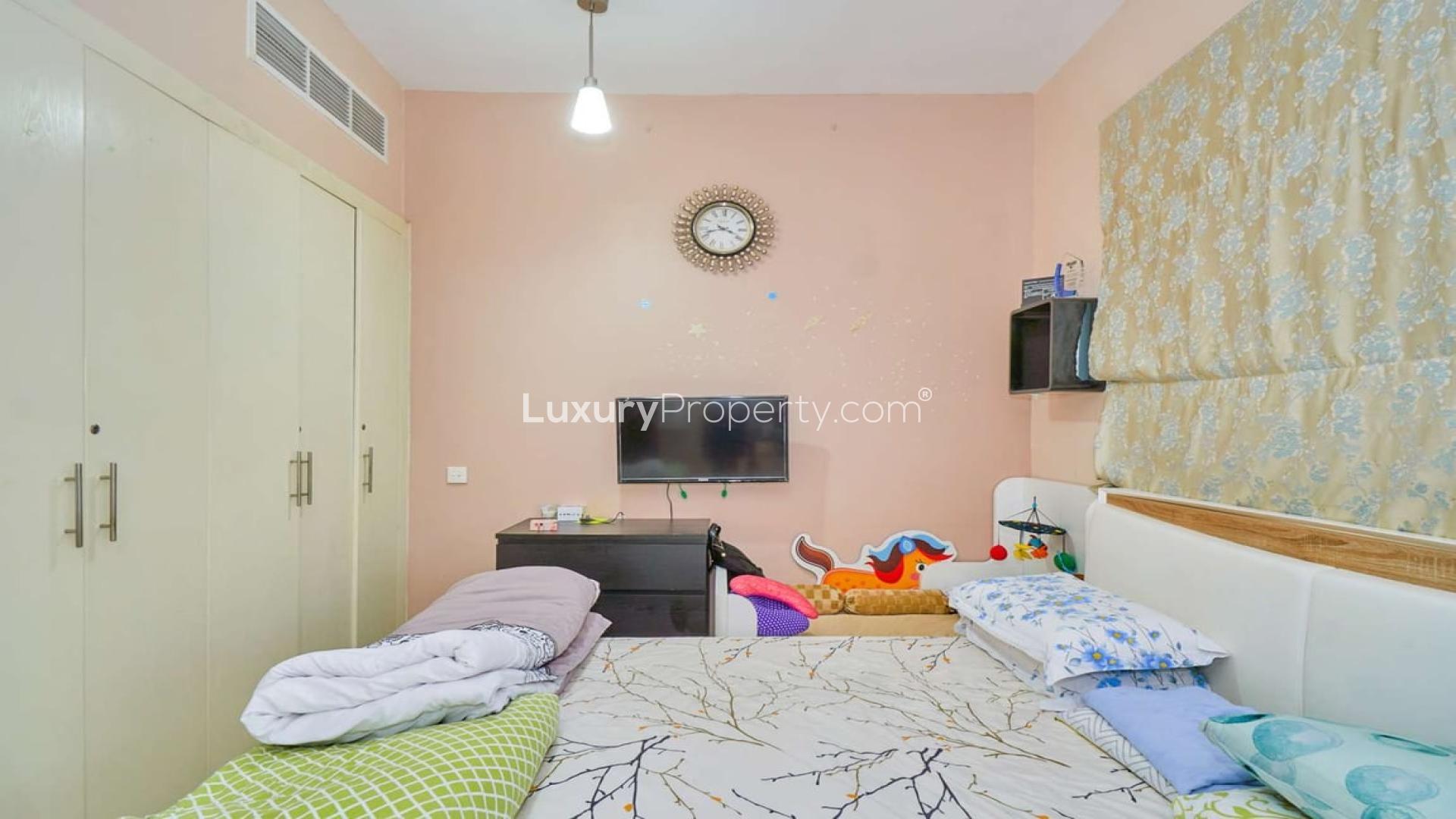 Cozy bedroom in fully upgraded two-bedroom villa, Springs community, available for rent