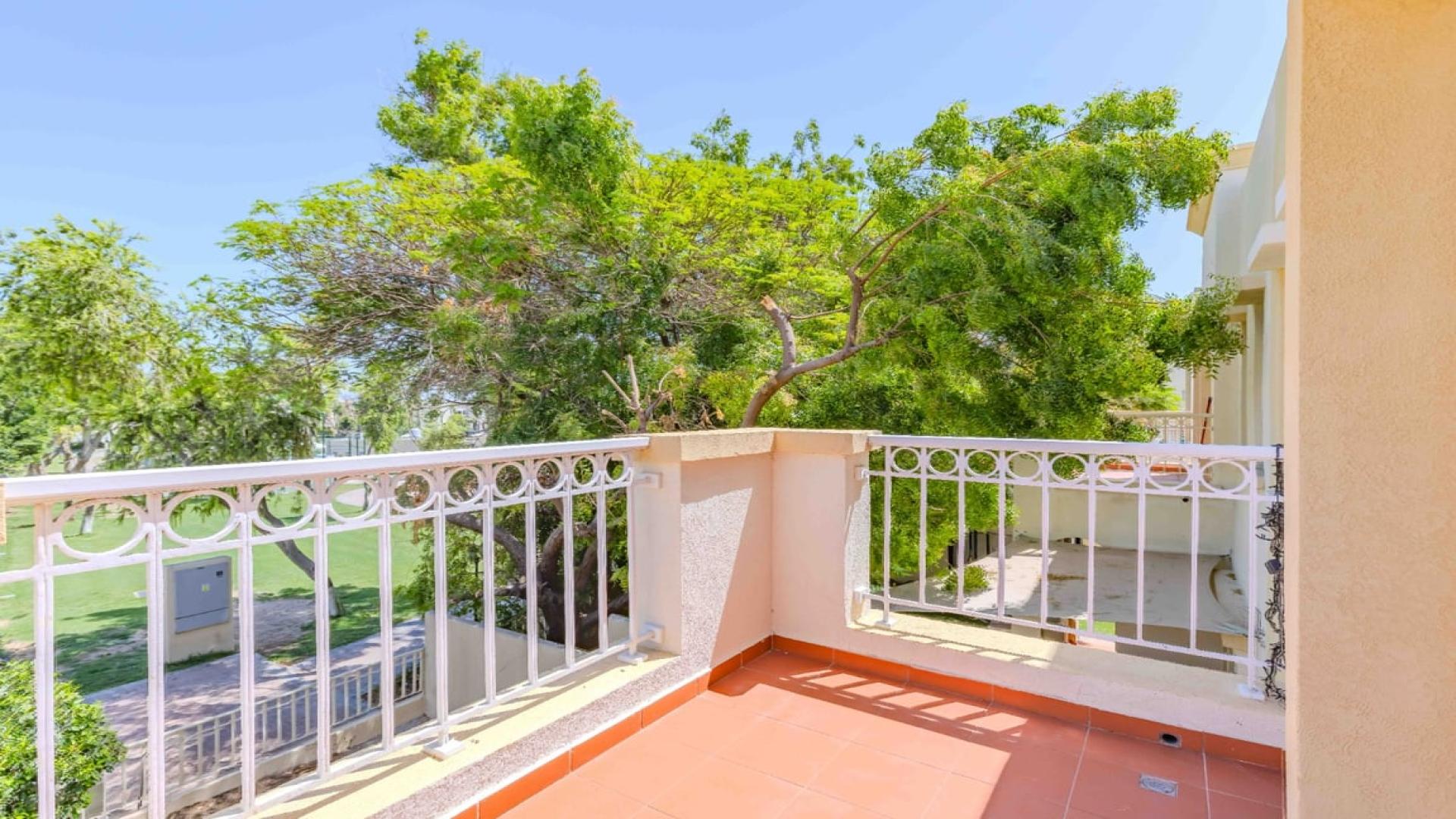 Bright living room in 2-bedroom villa for rent, The Springs, Dubai, with park view