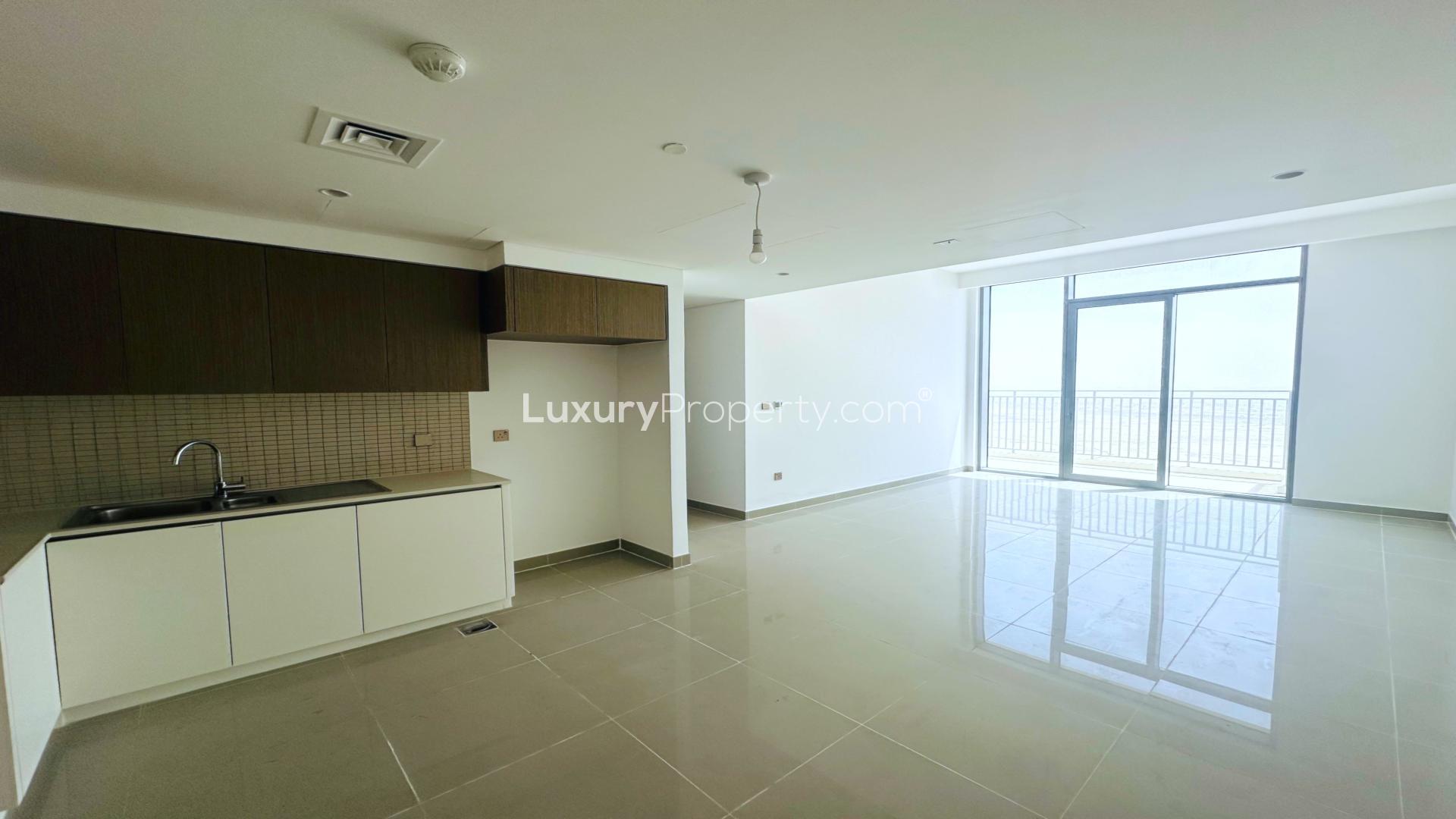 Modern kitchen in high-floor apartment, 17 Icon Bay, Dubai Creek Harbour, available for rent