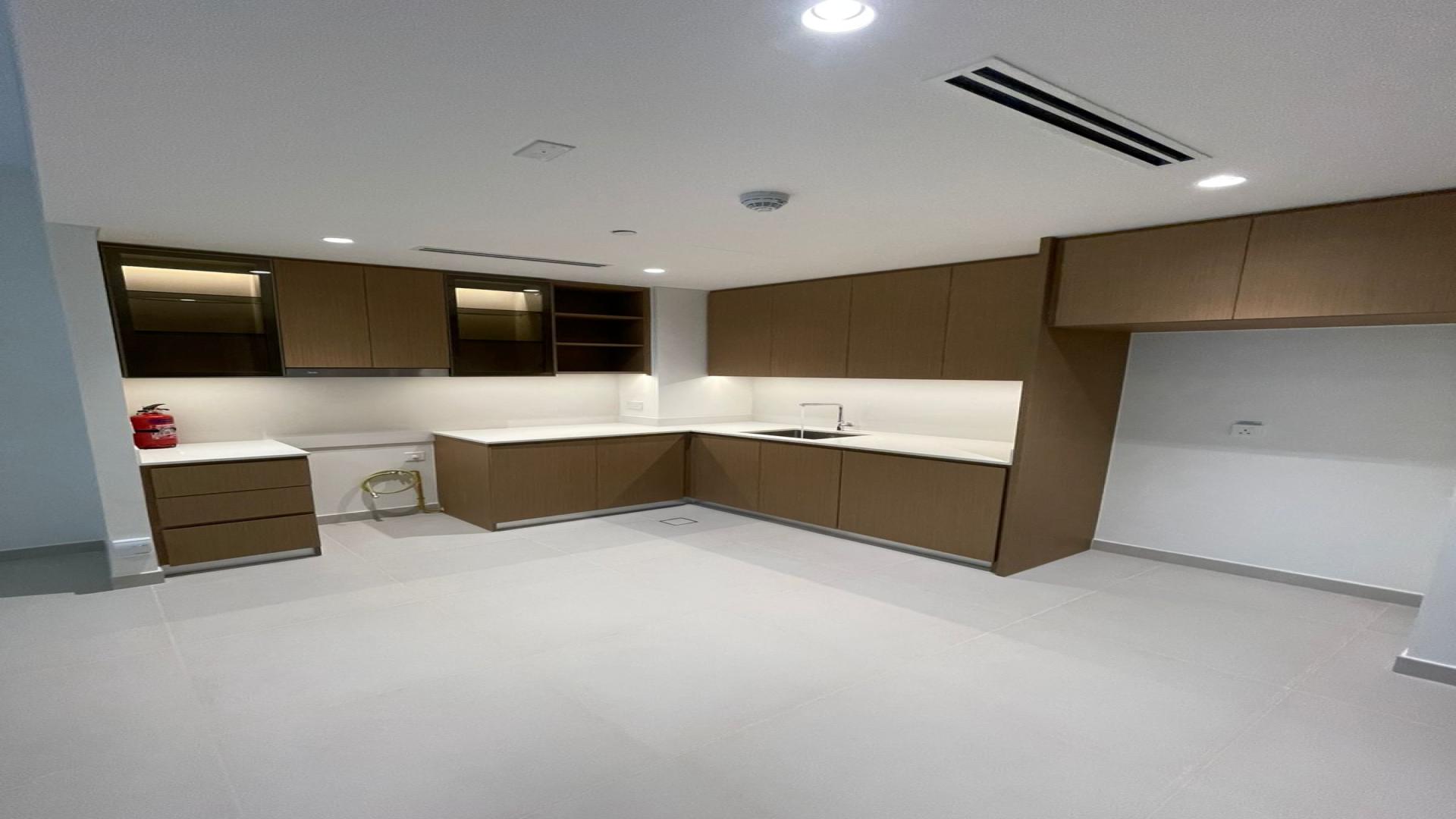 Modern kitchen in 2-bedroom apartment, Cedar Building 4, Dubai Creek Beach, for rent
