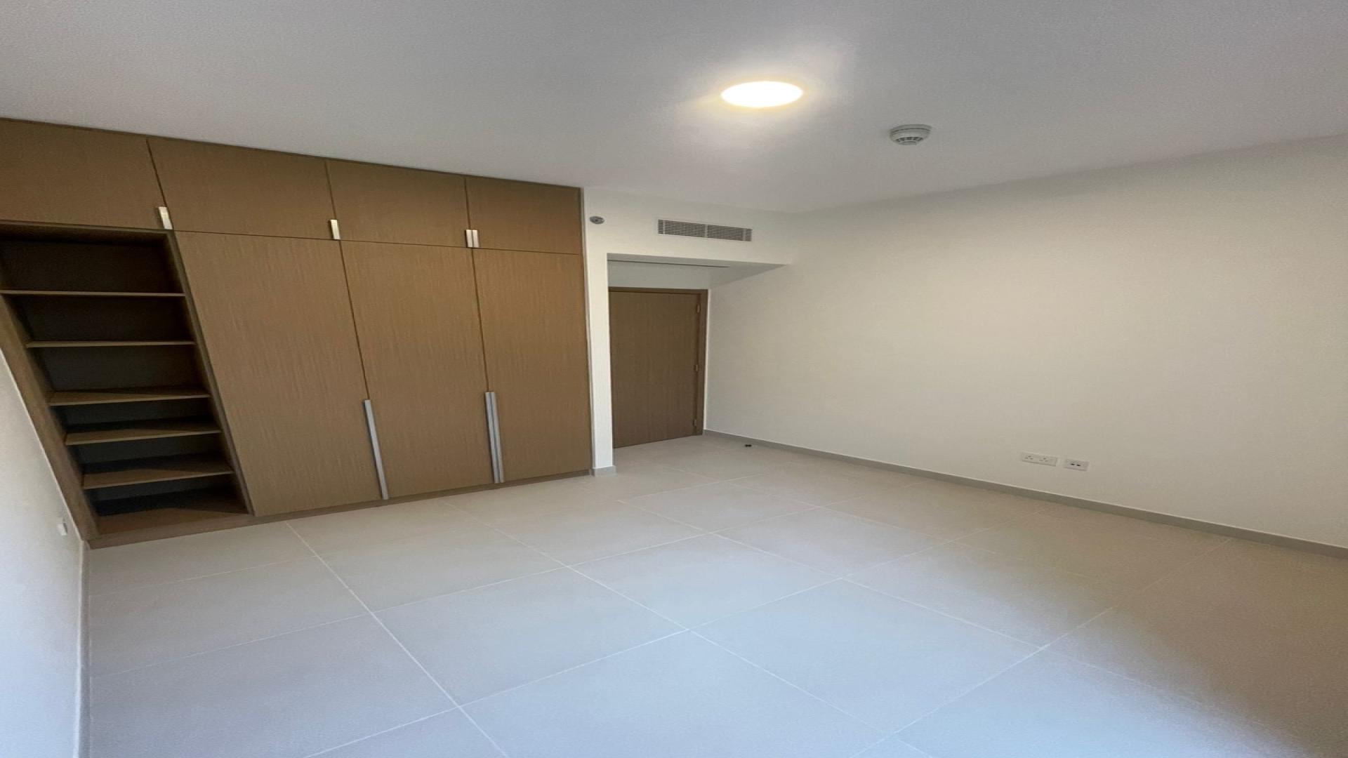 Modern kitchen in Cedar Building 4, Dubai Creek Beach apartment for rent, Ref No: LP47978
