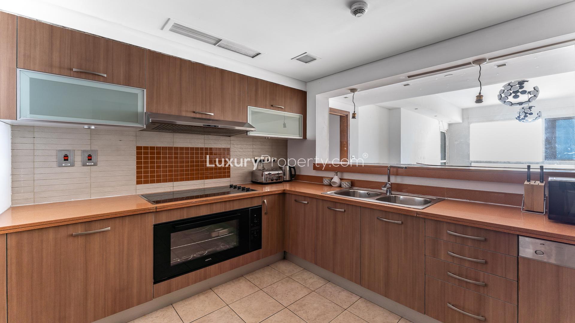 Empty living room in Marina Residences 6 apartment, Palm Jumeirah, available for rent