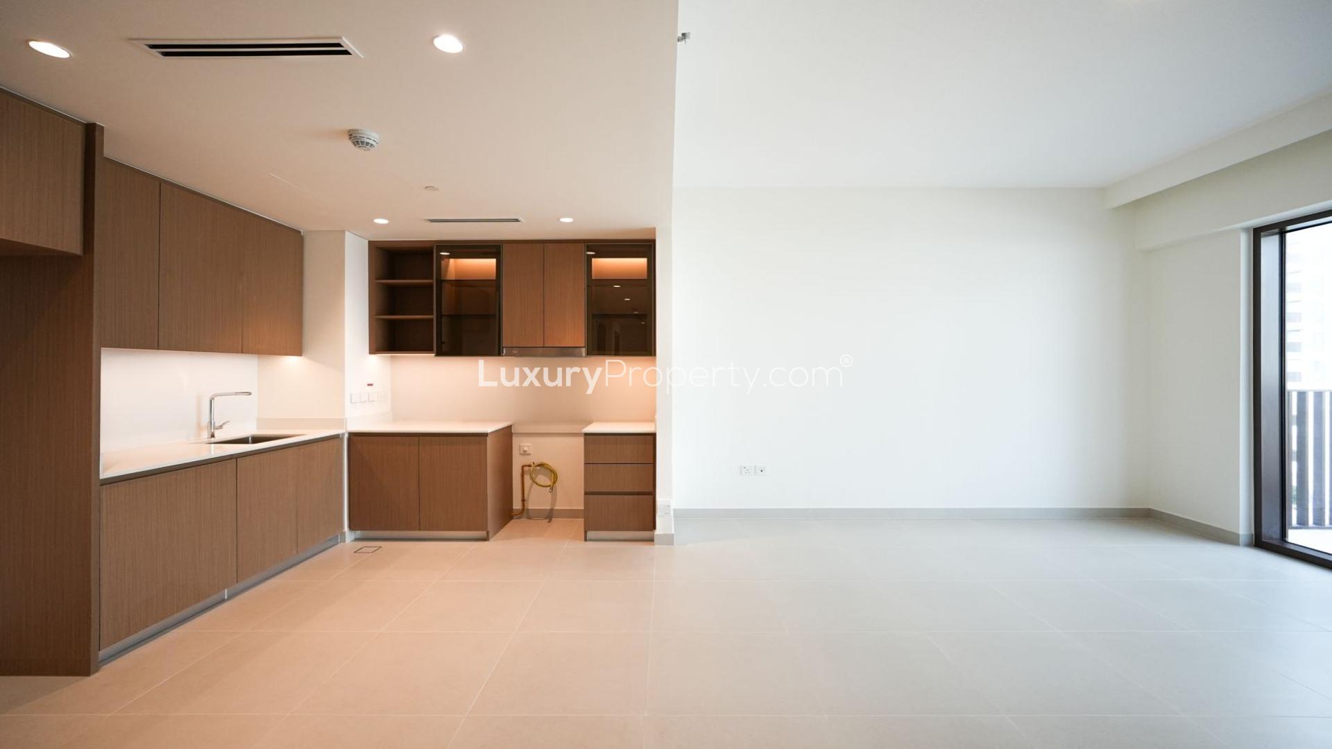 Modern kitchen in a 2-bedroom apartment, Creek Beach, Savanna Building 3, Dubai Creek Harbour