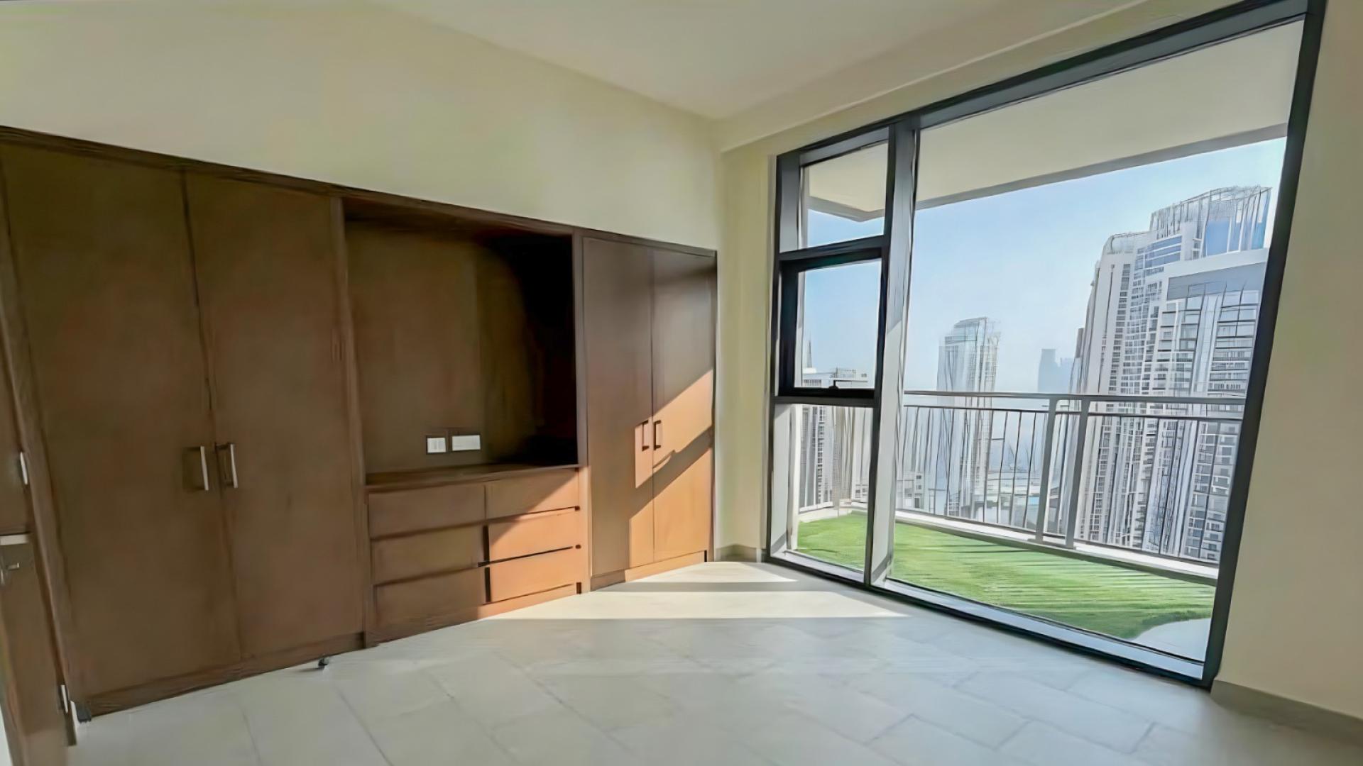 Bright living area in Dubai Creek Harbour apartment for rent, Creek Rise Tower 2