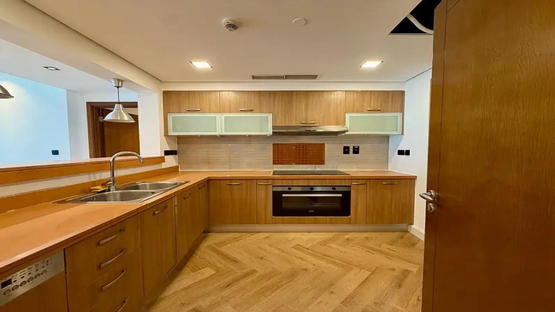 Modern open-plan living area in Bayshore Creek Beach apartment for rent, LP48779