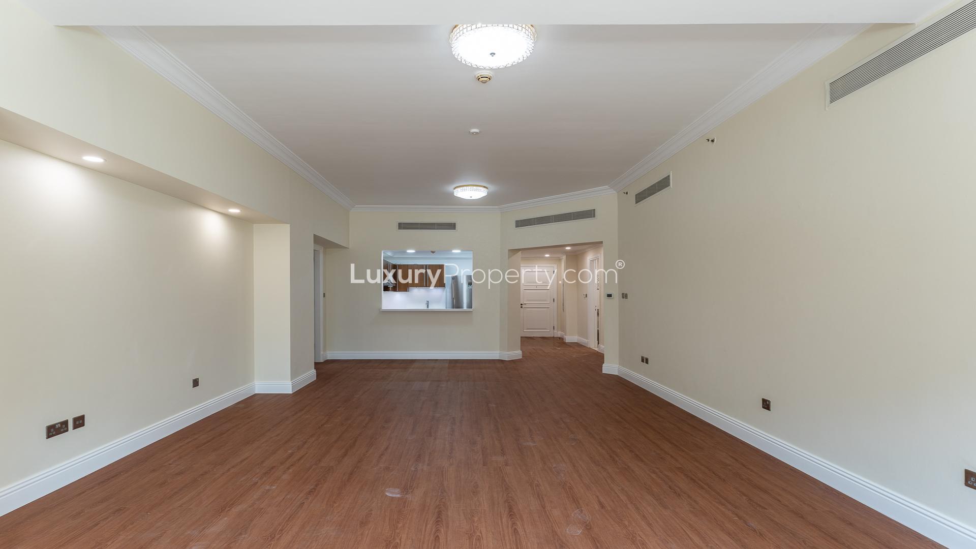 Spacious living area in Golden Mile 4 apartment, Palm Jumeirah, for rent