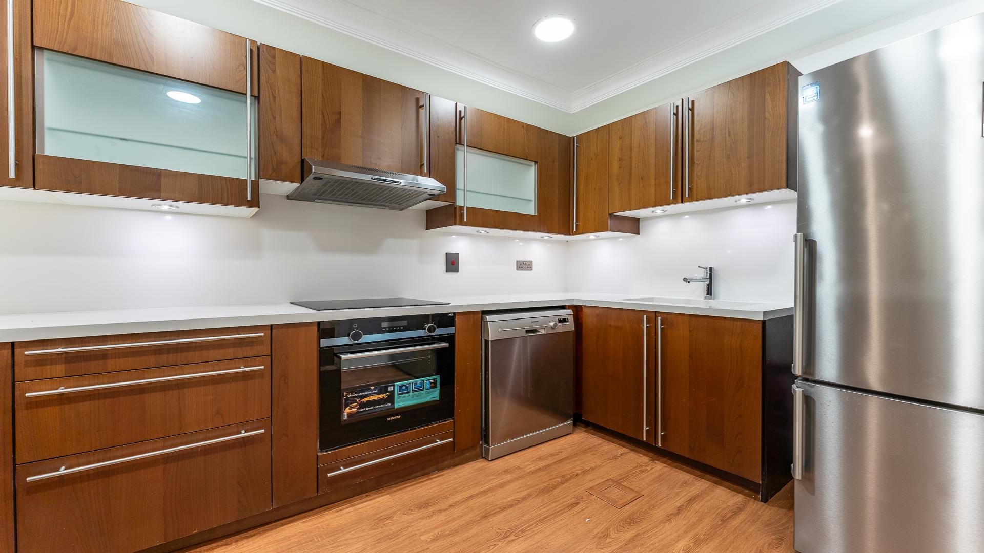 Spacious living area in Golden Mile 4 apartment, Palm Jumeirah for rent