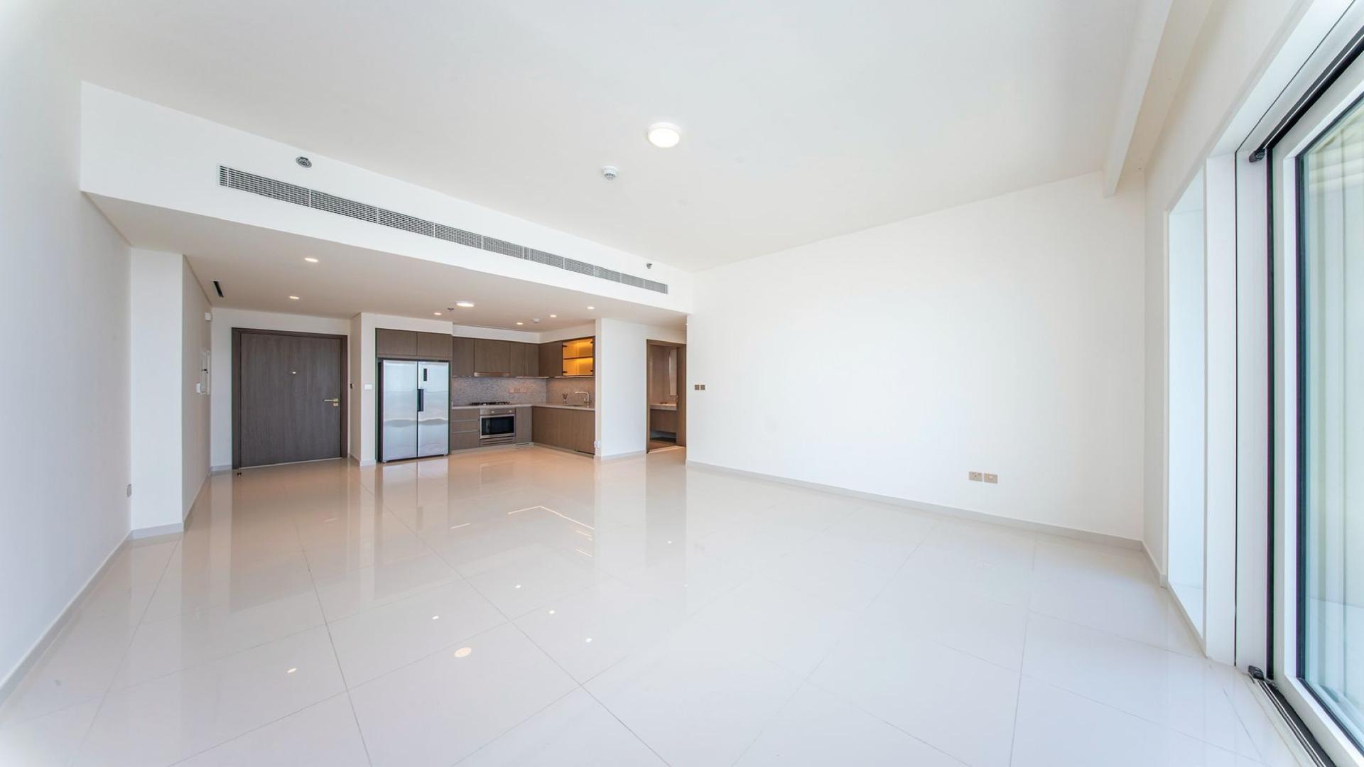 Modern kitchen in unfurnished 2-bedroom apartment, Grand Bleu Tower, Emaar Beachfront, for rent