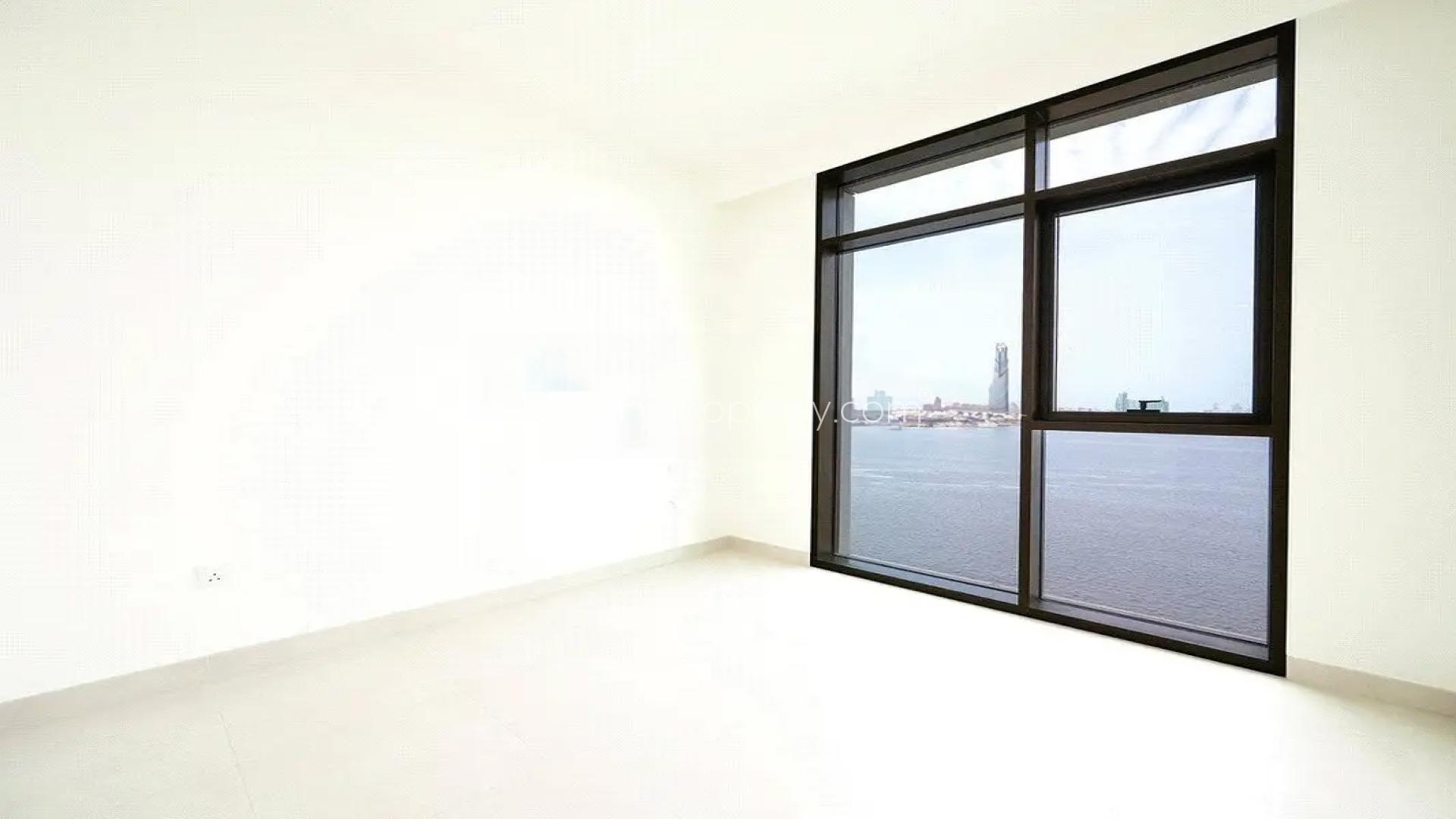 Modern kitchen in spacious 2-bedroom apartment, Creek Crescent, Dubai Creek Harbour