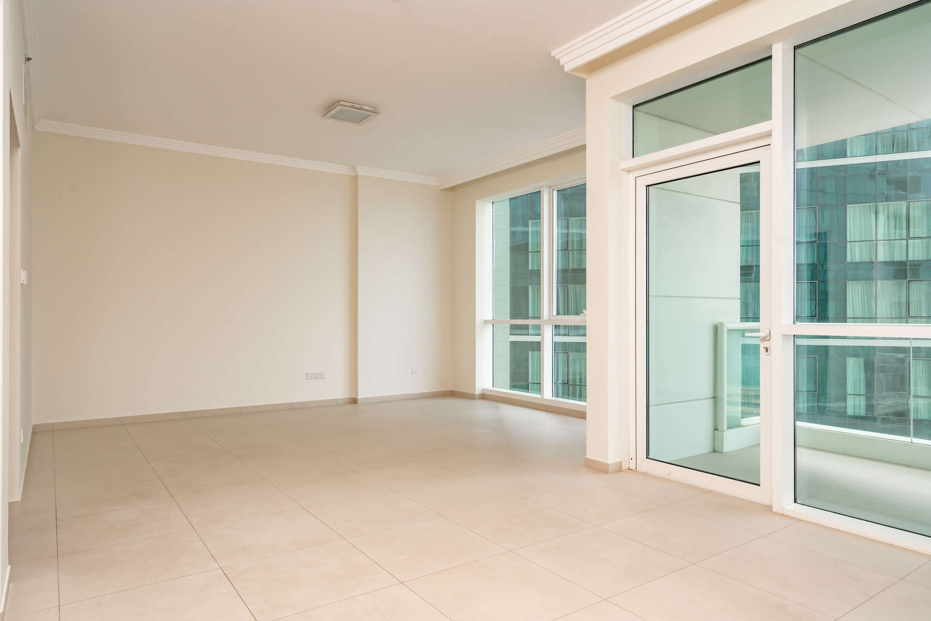 Spacious living area in Jumeirah Beach Residence apartment, Al Bateen Residences, for rent