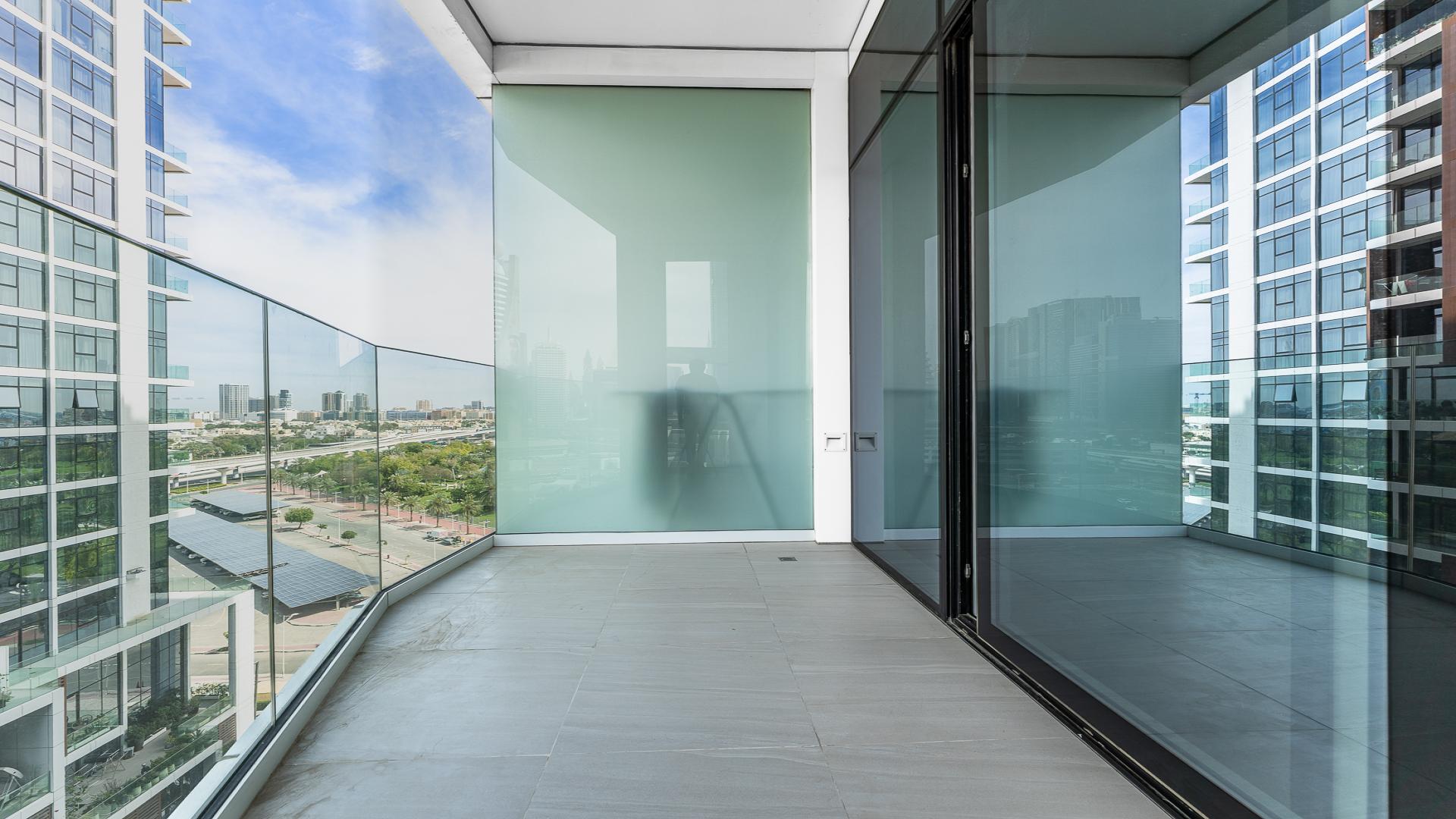 Unfurnished apartment with corner view, open kitchen, and city skyline in Park Gate Residences