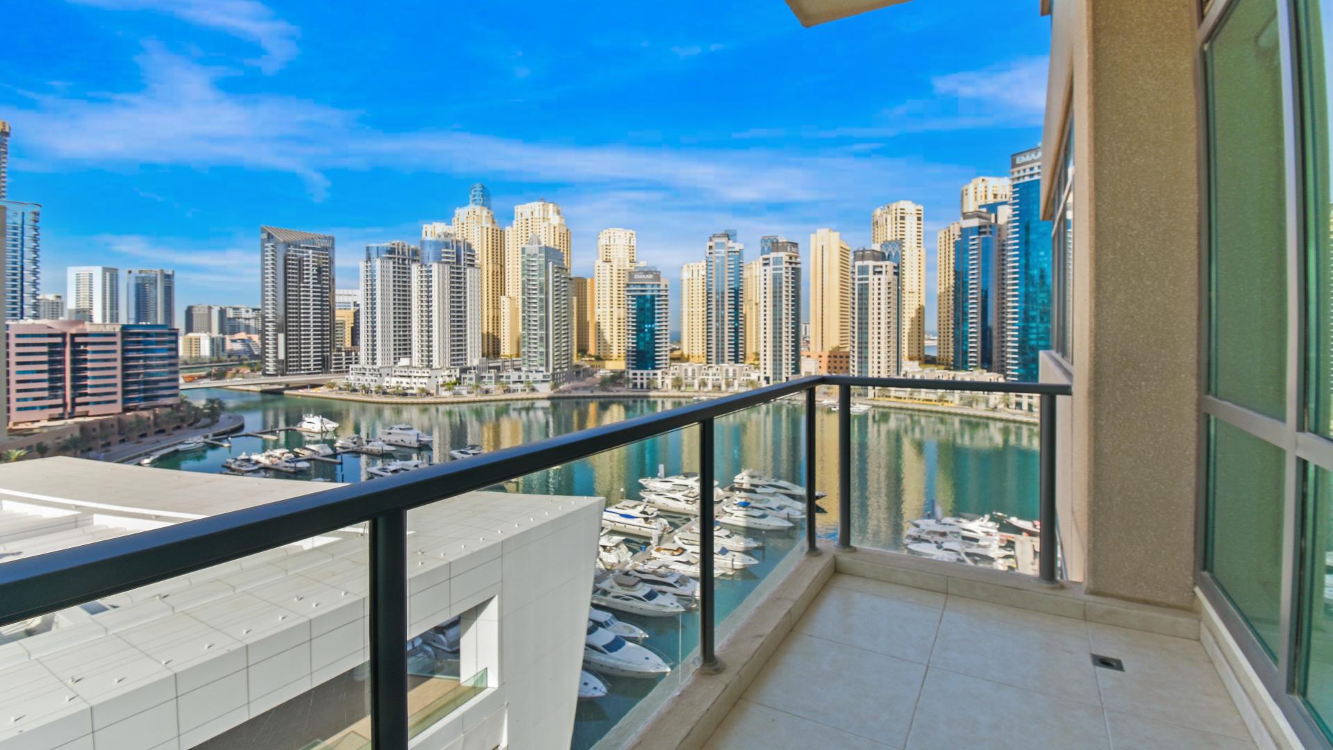 Bright living area with large windows in Dubai Marina apartment, Al Majara, for rent