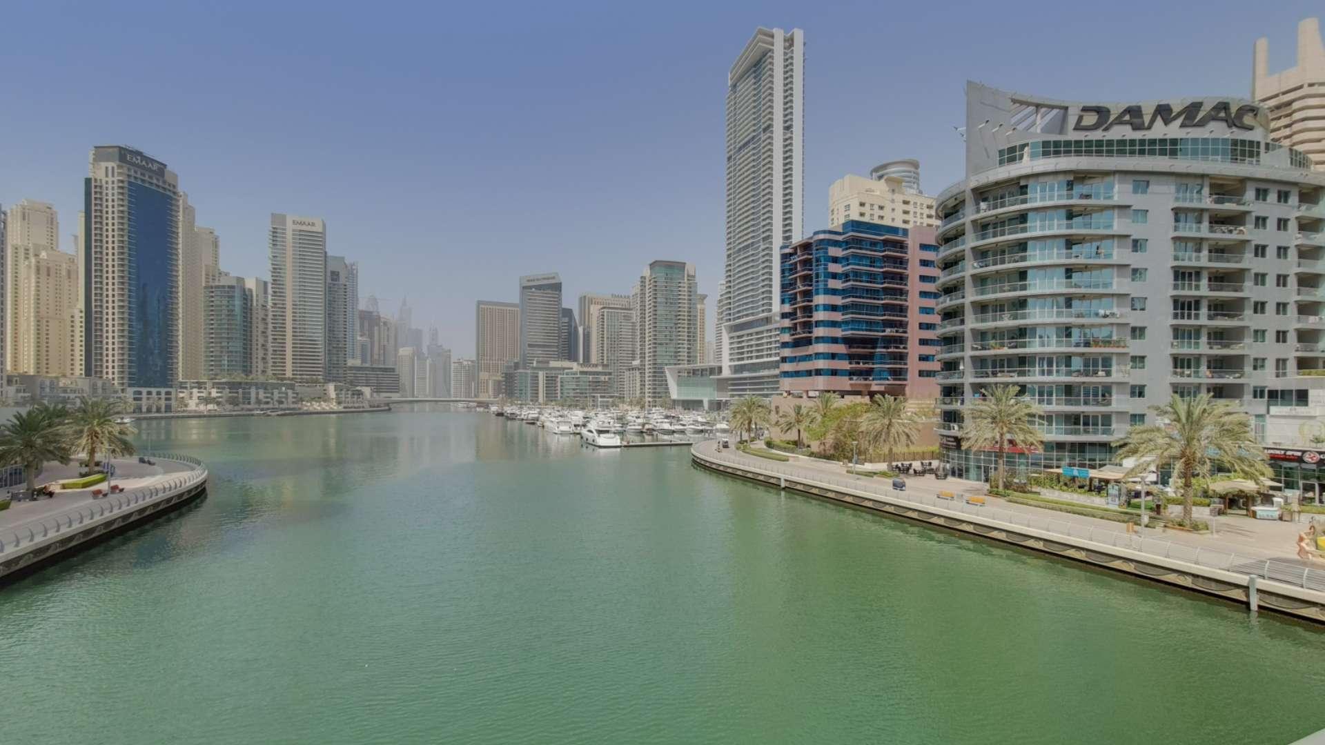 Spacious Dubai Marina apartment with floor-to-ceiling windows and stunning waterfront views for rent