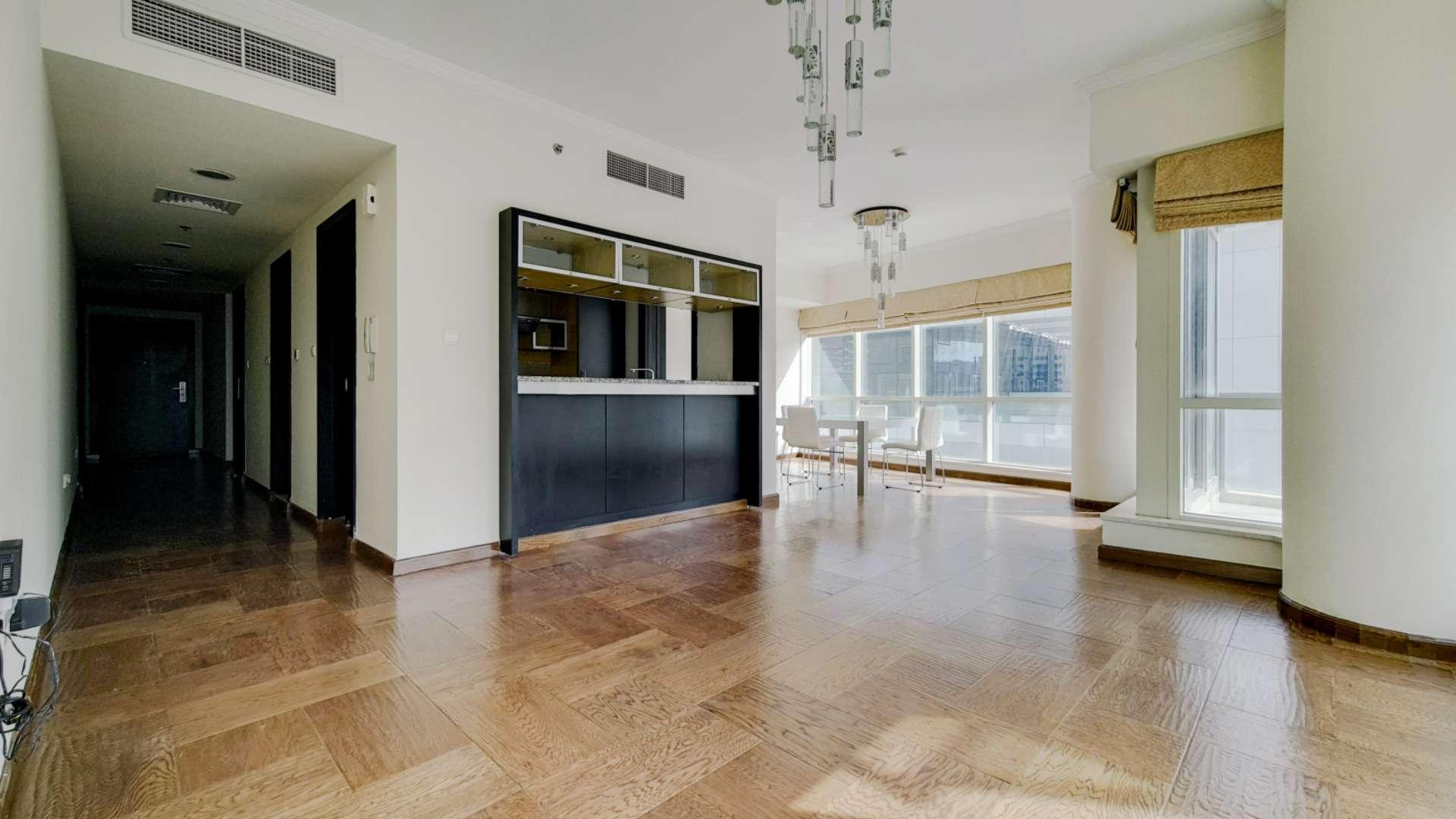 Balcony view of Dubai Marina from spacious Al Majara apartment for rent, LP13777