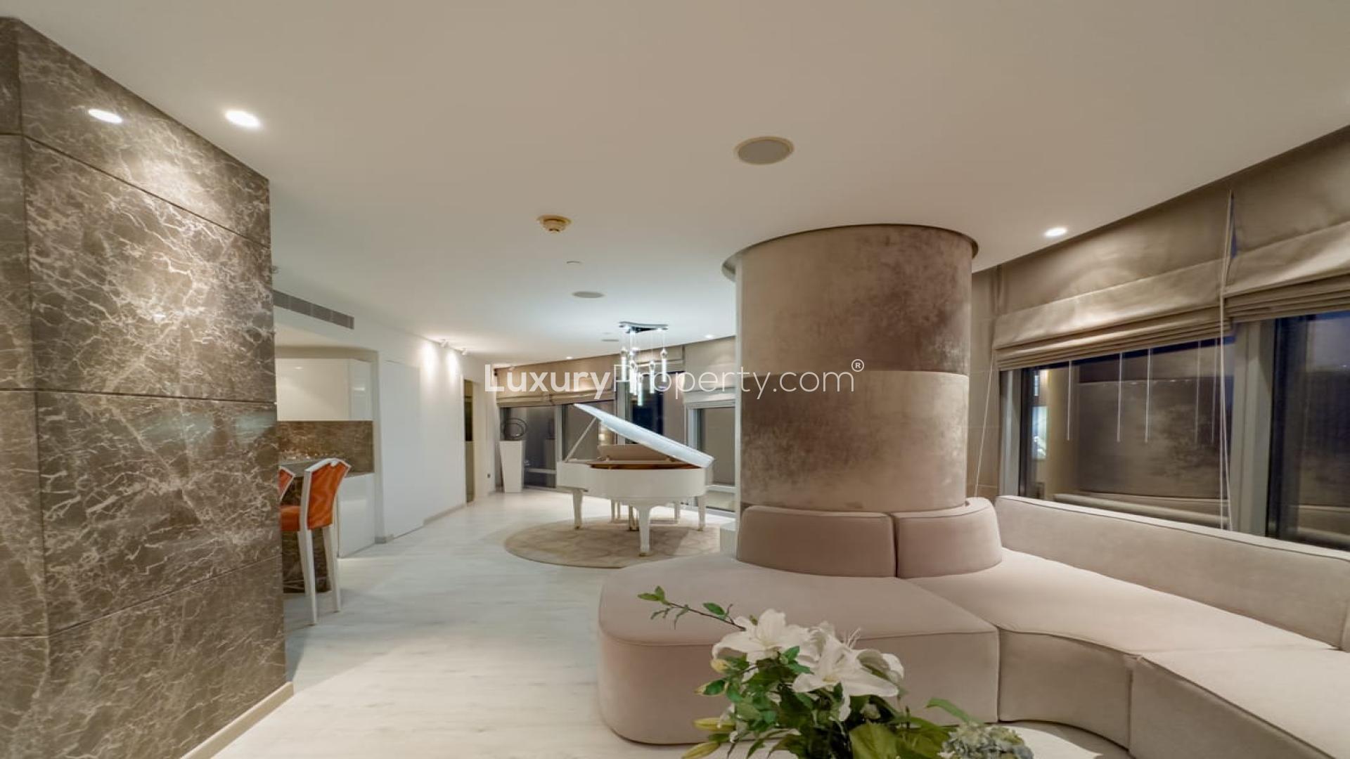 Modern kitchen in fully upgraded 2-bedroom apartment, Burj Khalifa, Downtown Dubai, for rent