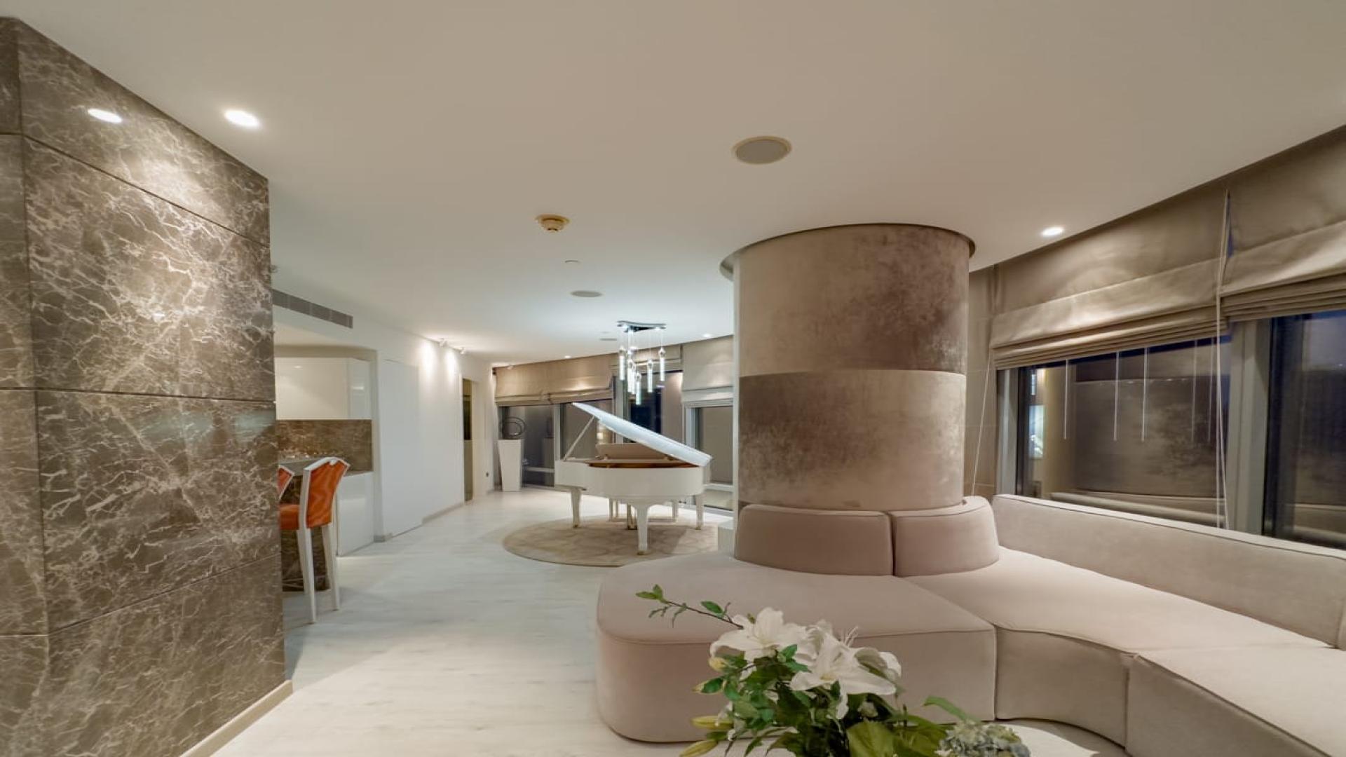 Modern kitchen in fully upgraded 2-bedroom apartment, Burj Khalifa, Downtown Dubai, for rent