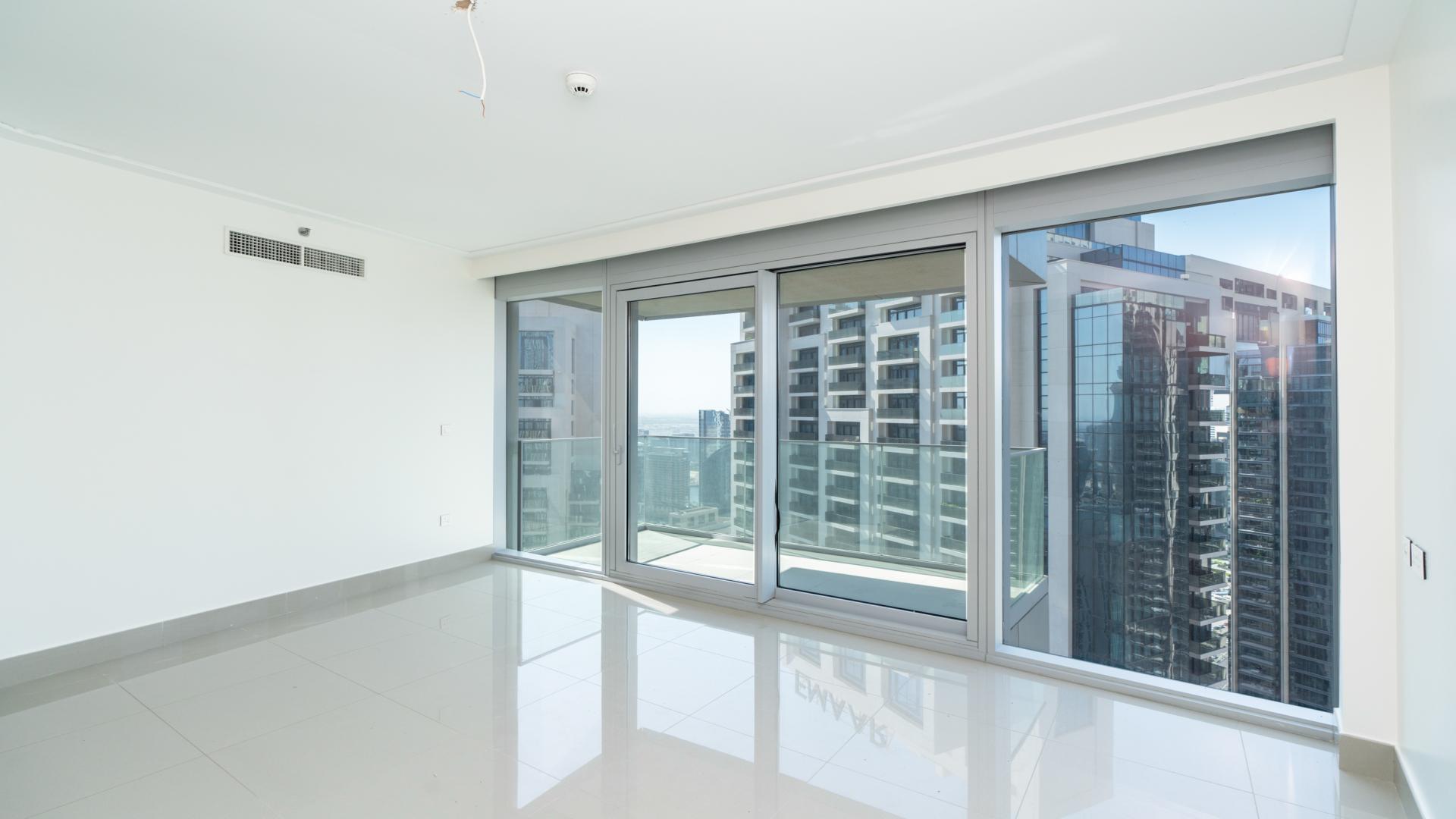 High-floor apartment with panoramic views of Downtown Dubai skyline, Burj Khalifa Area