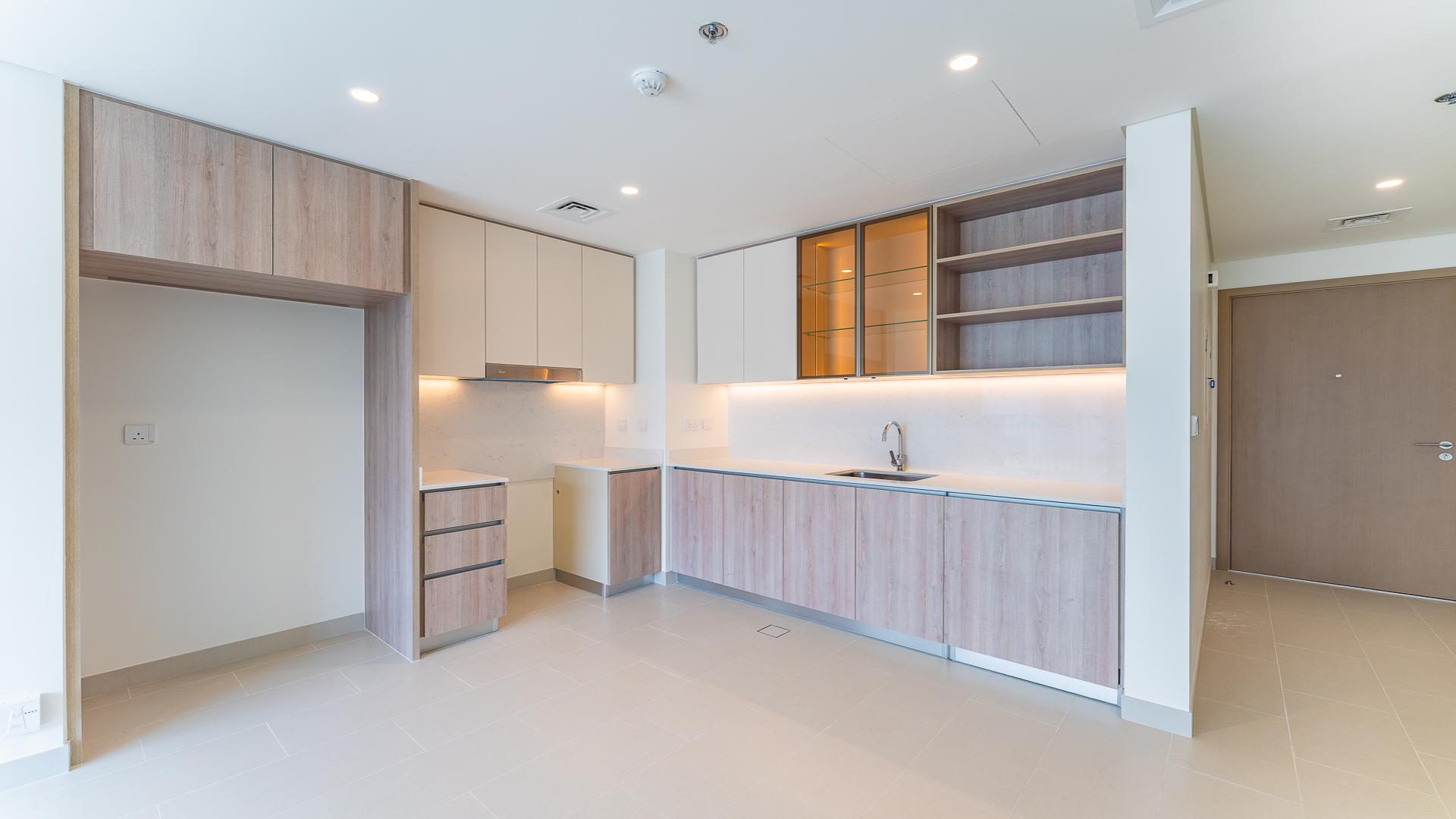 Modern kitchen in spacious Dubai Hills Estate apartment for rent, Park Field community