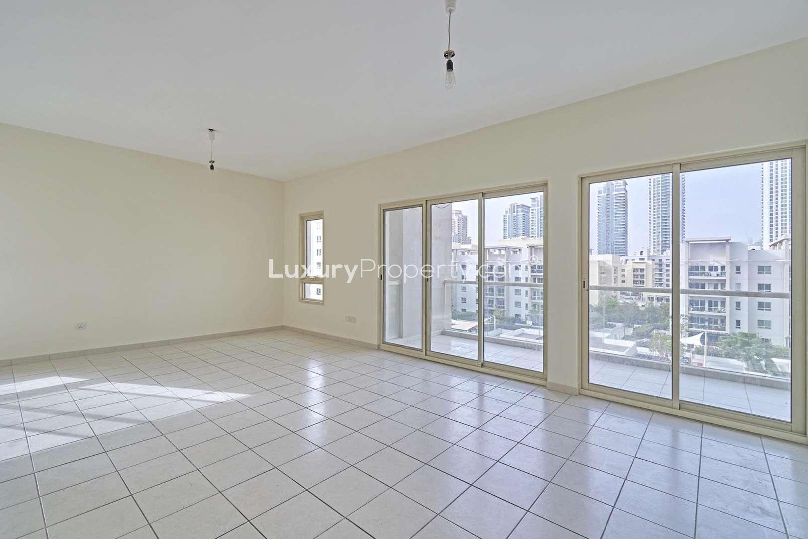 Bright living area in 2-bedroom corner apartment, Al Samar, The Greens, Dubai for rent