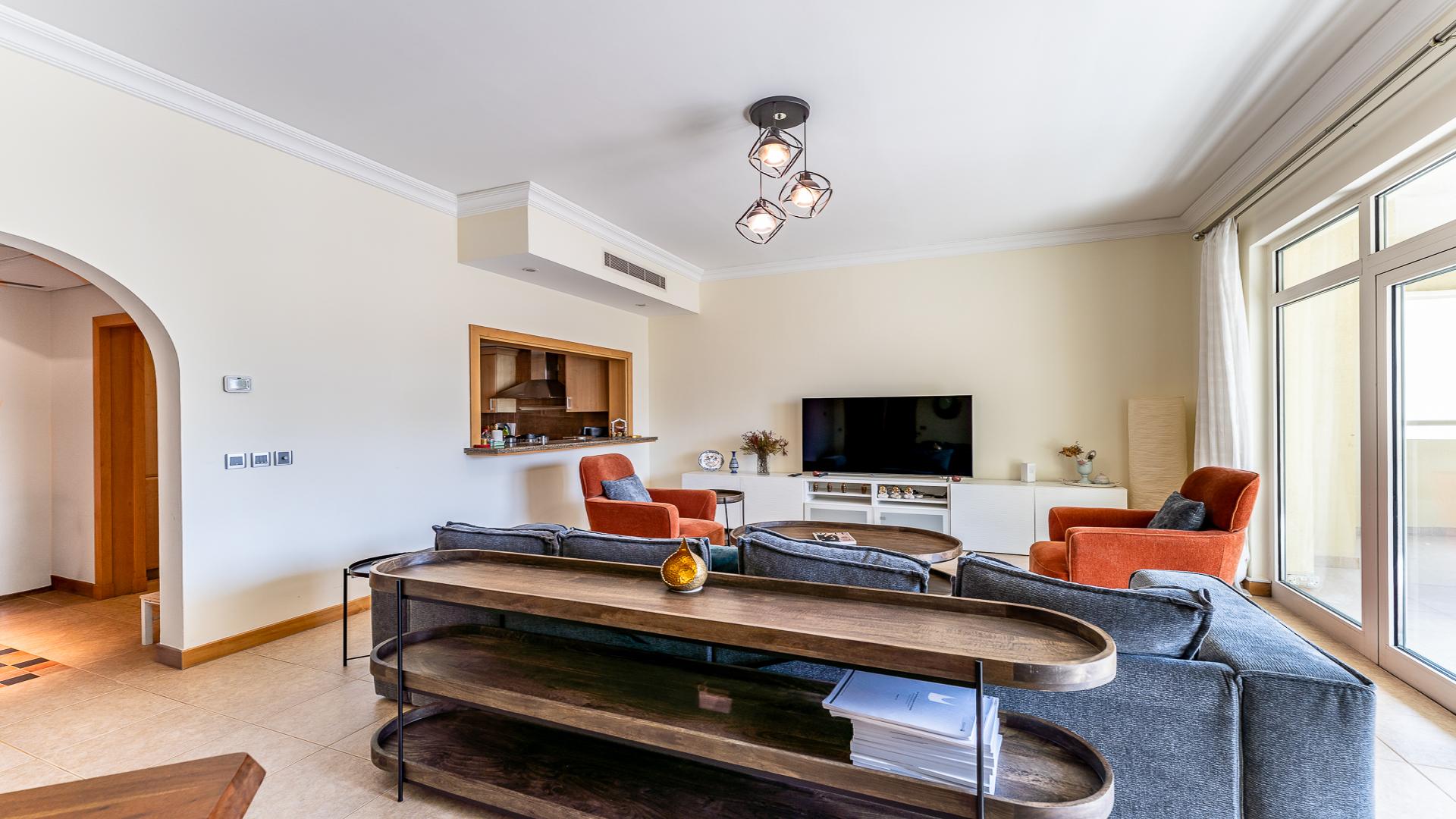 Spacious living room in Shoreline Apartments, Palm Jumeirah, with modern furnishings and natural light