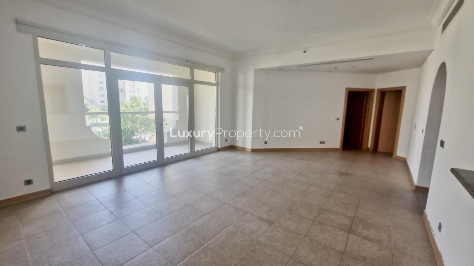 Spacious living area in 2-bedroom apartment, Shoreline Apartments, Palm Jumeirah, for rent